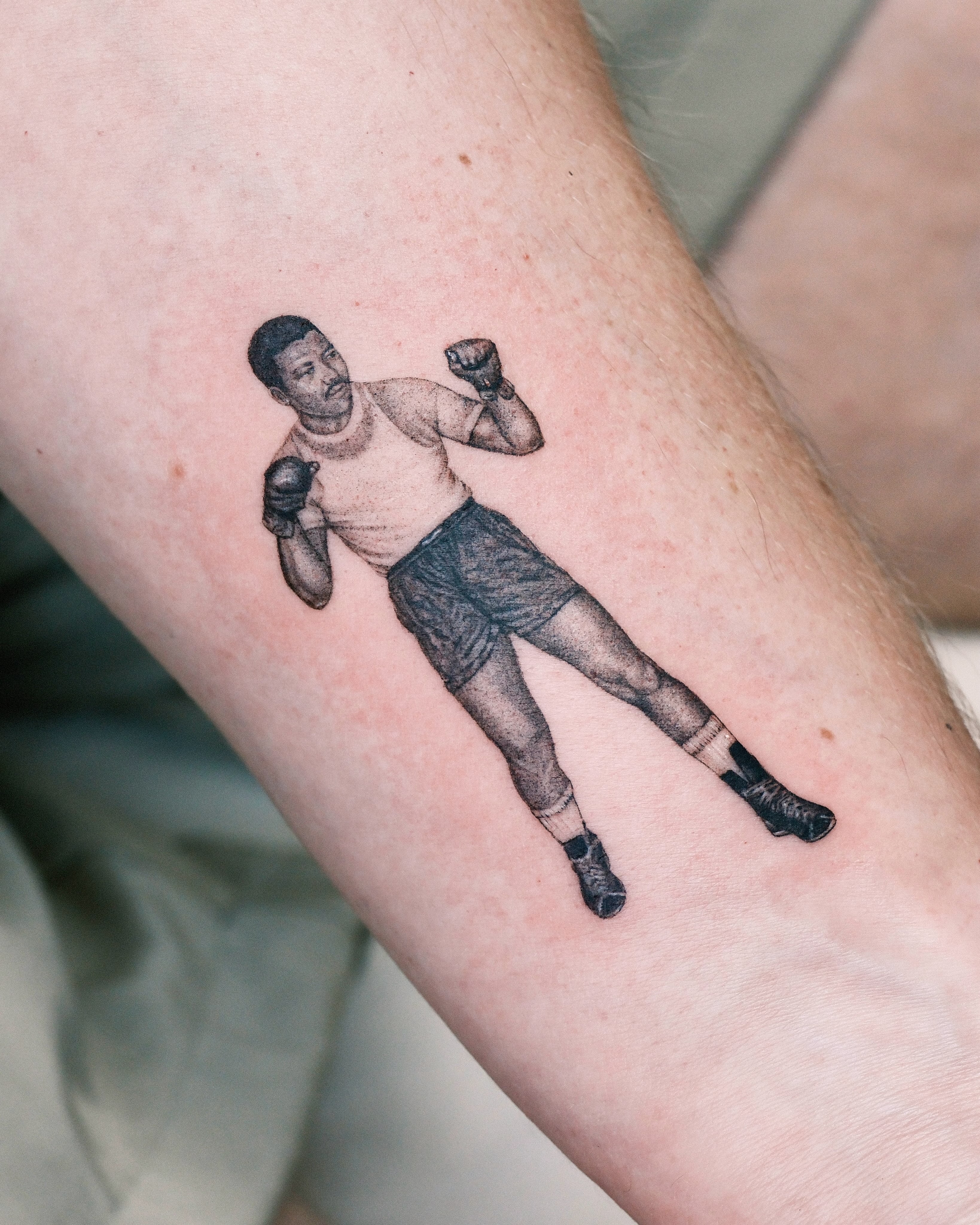the one & only 🥊
-
-
-
-
-
-
-
#bibiabelle #finelinetattoo #art #nelsonmandeladay #tattoo
