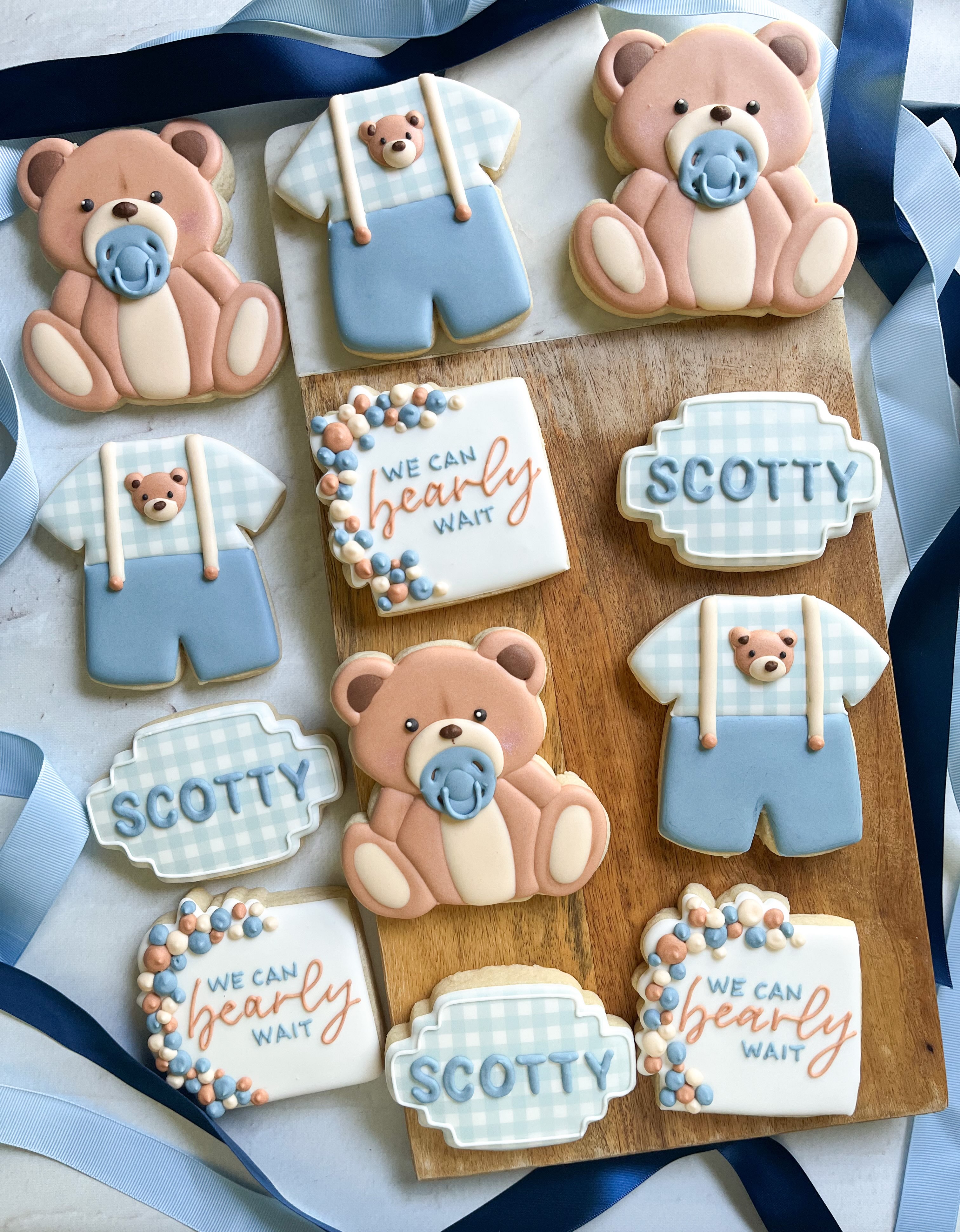 Swipe for TWO “we can bearly wait” baby shower themed cookies I got to make this month 🧸🩵
.
.
.
.
.
.
#nashvillecookies #babyshowercookies #bearcookies #wecanbearlywaitcookies #babyboycookies