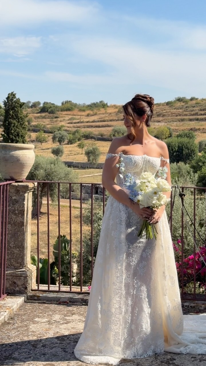 Destination wedding in Sicily as a bridal hairstylist 🍋🇮🇹
@xjessbyrne
@borgodelcarato
@theswiechs
.
.
.
#destinationbridalhairstylist #destinationwedding #italyweddings #bridalhairstylist #bridalhair