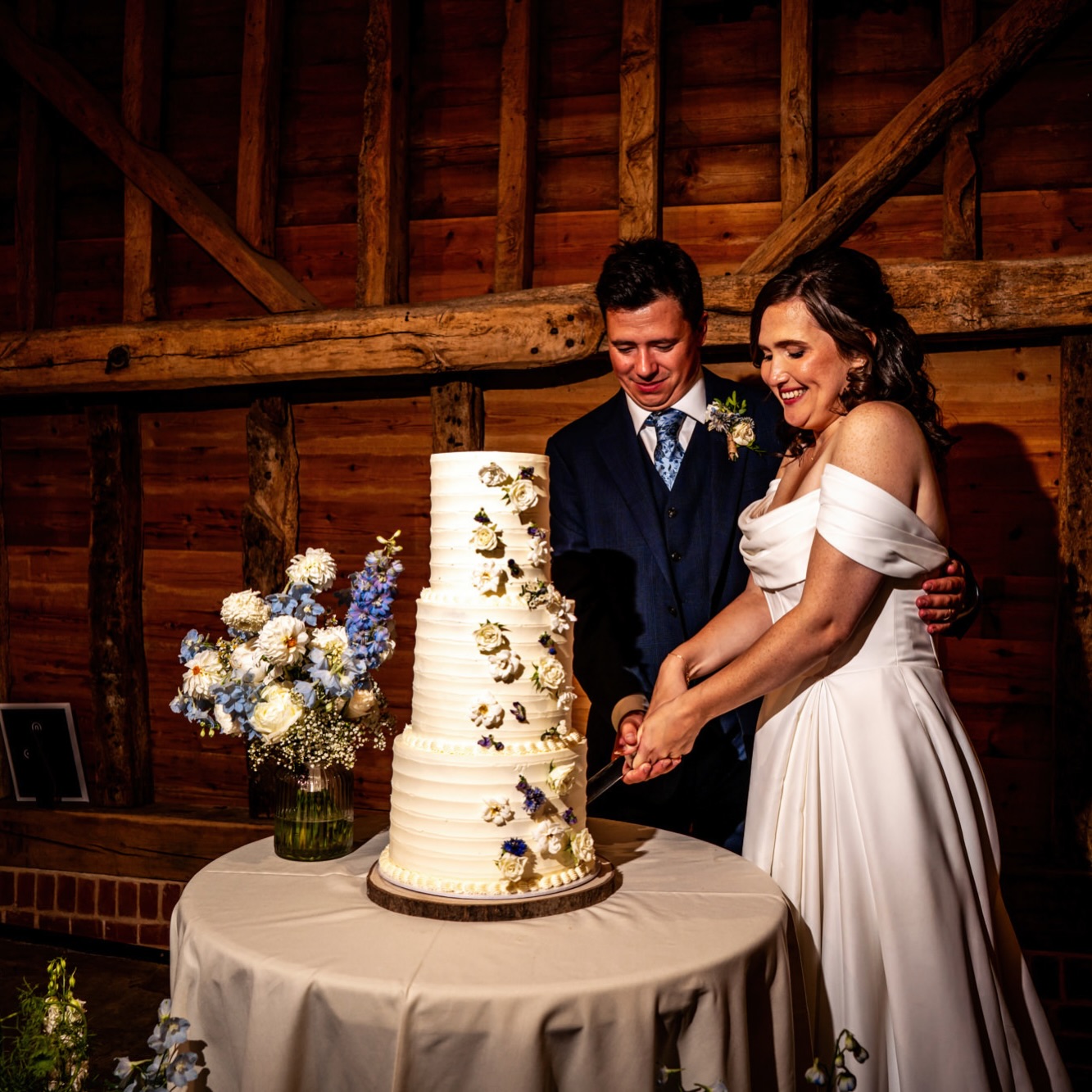 Siobhan and Greg sent me a sneak peak from their gallery and I couldn’t wait to share it with you all 😍 @rafeabrook captured it incredibly ♥️
They chose a scallop effect cake with the most perfect dainty florals from @ameliefloraldesign in blues and whites. They sent me such lovely words as well, they said :-
“Thank you so, so much for the cake - we couldn’t believe it when we saw it. So beautiful! Everyone said how delicious it was, and we have saved the top layer for our first anniversary!!”
Wanna talk all things dream cake? I’ve got limited 2027 availability left, pop me a DM or click the link in my bio to get started ♥️💒
📸 @rafeabrook
📍 @sandonmanor
💐 @ameliefloraldesign