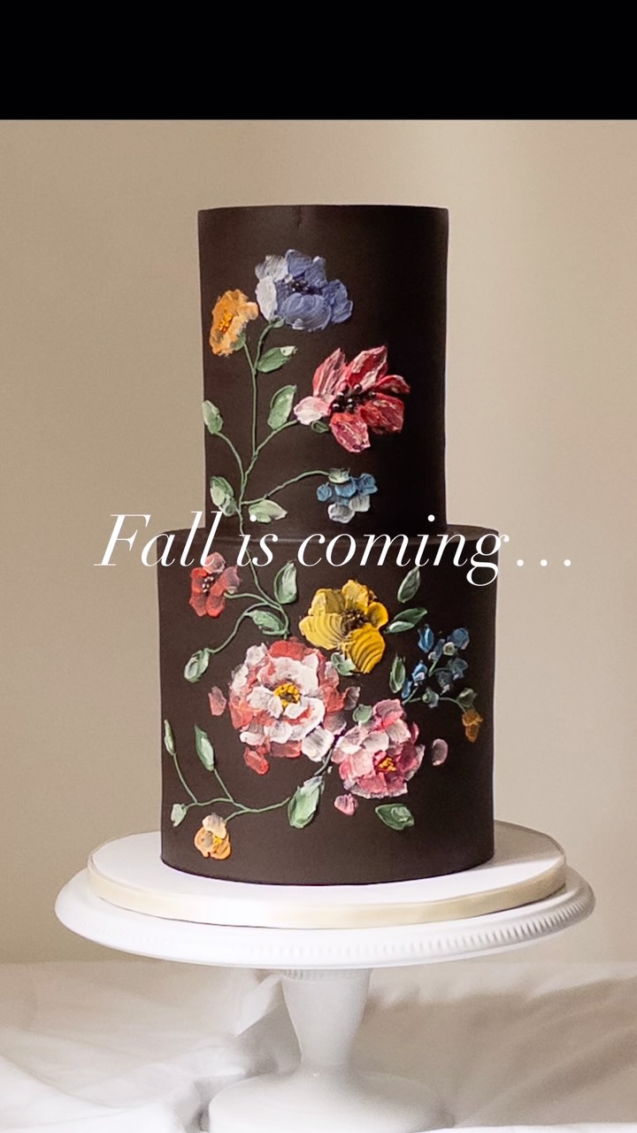 But don’t feel too sad, because fall weddings in Toronto are even better than a warm PSL ☕️ 🍂
Burgundy, terracotta, amber, olive green and chocolate brown are just some of the tones you can use on your wedding cake to embrace the fall.
To inquire about your custom wedding cake, head to my website linked in my bio 🧡
#torontoweddingcakes #fallweddings #gtaweddings #luxuryweddingcakes #floralweddingcake