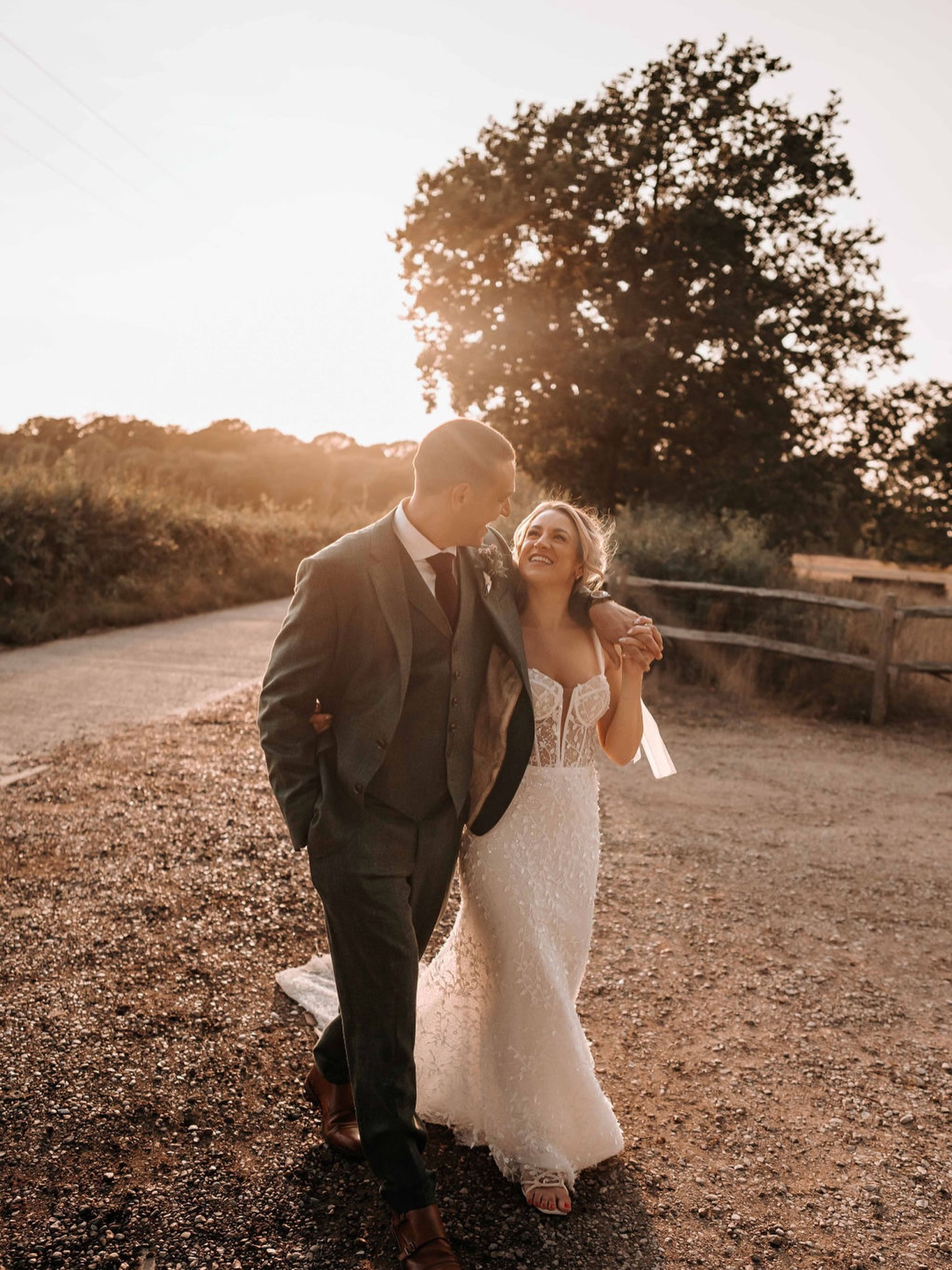 Happy two years S&S🫶🏻
📸 @photosbycharli
#Anniversary #RealWedding #WeddingCoordinators #SussexWeddingPlanners #Golden