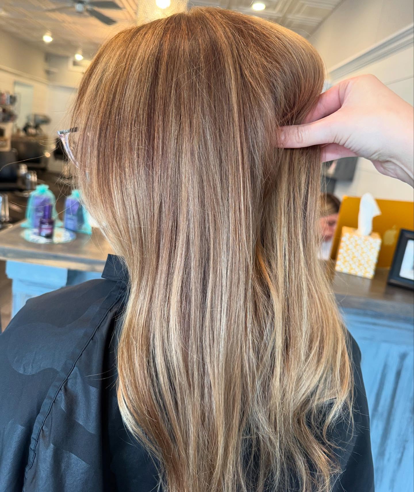 Life isn’t perfect, but your hair can be!✨✨
Hair by @hairbeauty_jessica