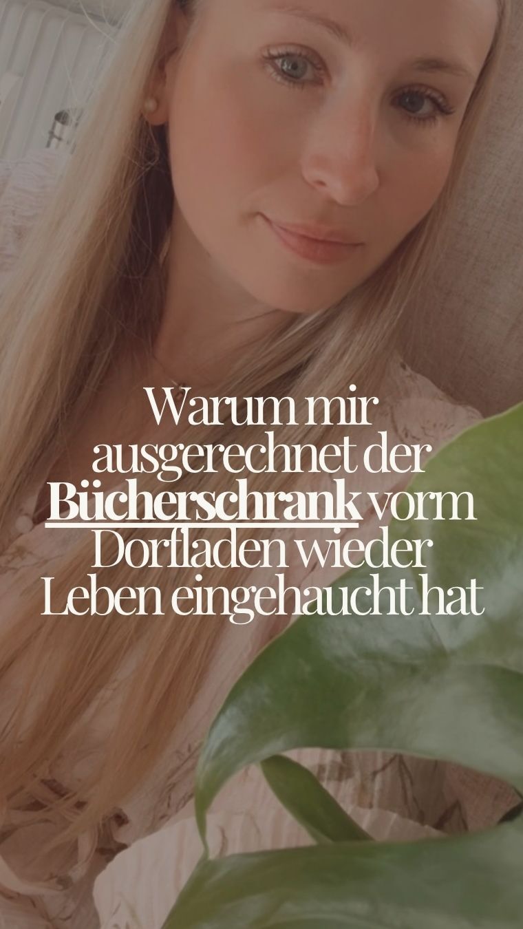 Du willst wieder mehr Magie im Leben? Kommentiere „Kreis“ und erlebe die Leichtigkeit, in unserem Frauenkreis.
Vor unserem Dorfladen steht so ein Bücherschrank. Einer von denen, wo man reinstellt und rausnimmt. Ich bin da monatelang vorbeigelaufen. 📖
Zehn Jahre lang hab ich kein Buch mehr angefasst. Zwischen Vollzeitjob, Hundeschule, Beziehung, Funktionieren ist es einfach weggerutscht. Abends war ich so leer, dass ich nur noch aufs Handy geschaut hab, bis ich müde genug war zum Schlafen.
Ich hab in diesen Jahren einiges verloren, ohne es zu merken. Meine Leichtigkeit war das Erste.
Und dann bin ich dieses Jahr stehen geblieben. Hab die HexenSchwestern-Saga mitgenommen. Abends saß ich da, hab gelesen – und gemerkt, dass mein Kopf zum ersten Mal seit Ewigkeiten nirgendwo anders war. Nicht bei der To-do-Liste. Nicht bei morgen. Einfach nur hier. In dieser krass guten magischen Welt 🥺
In solche Welten abzutauchen, das hab ich so vermisst. Diese Leichtigkeit. Dieses Staunen.
Aber weißt du, was ich gelernt hab? Die gibt’s nicht nur zwischen zwei Buchdeckeln.
Genau die hol ich mir heute auch in meinen Frauenkreis. Einen Abend, an dem keine Liste zählt. An dem wir staunen, fühlen, einfach sein dürfen – so leicht, wie wir’s als Kind mal waren. 🕯️
Ein Buch aus einem wackligen Schrank vor dem Dorfladen. Mehr hat es nicht gebraucht, um mich daran zu erinnern, was mir fehlt.
Wenn du auch wieder mehr Leichtigkeit spürst – komm dazu. Kommentier FRAUENKREIS, und ich schick dir die Infos. 💛
#frauenkreis #hochsensibel #leichtigkeit #weiblichkeit #zurücktomir