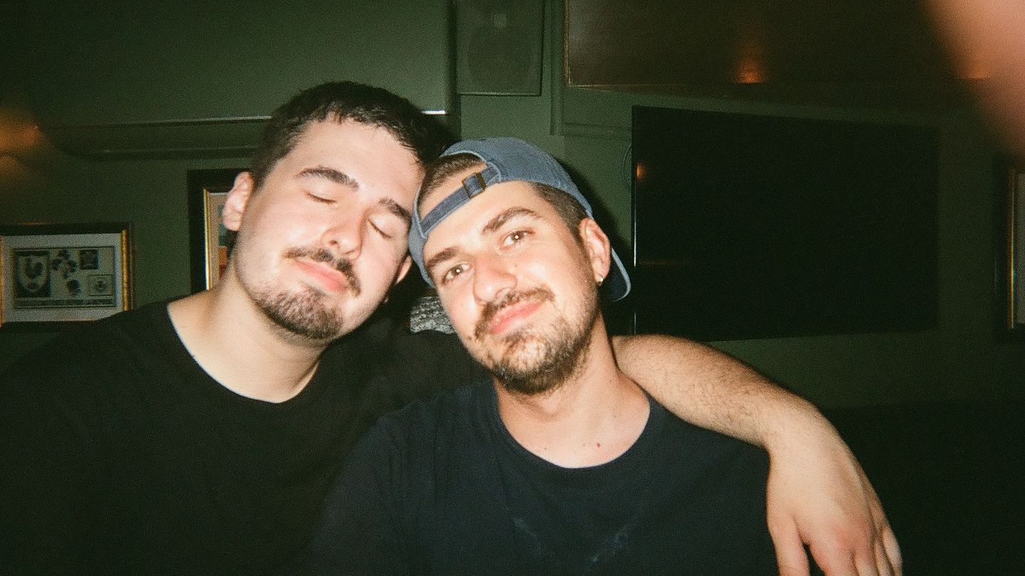 Toutes les bonnes choses ont une fin... Et oui, après 4 ans à l'Eden, Arthur s'en va vers de nouvelles aventures et demain soir, signe sa dernière soirée derrière le bar. 🥹 Alors on compte sur vous pour venir lui dire au revoir comme il se doit 🤭