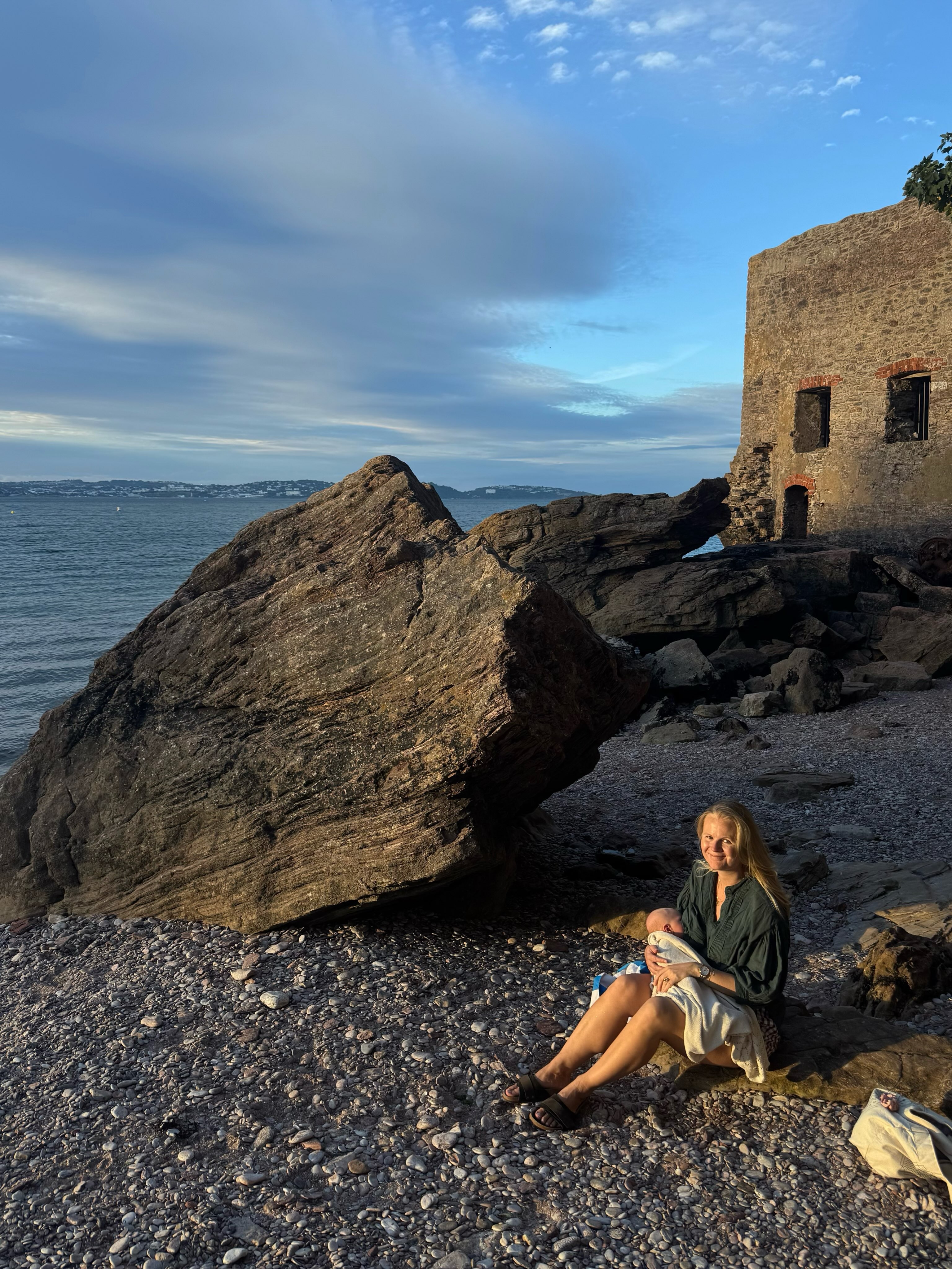 Churston Cove & Elberry Cove, followed by late night fish and chips by the harbour in Brixham! I dipped my tootsies in, but as soon as I’m allowed to swim, the sea won’t know what’s hit it! 🐬