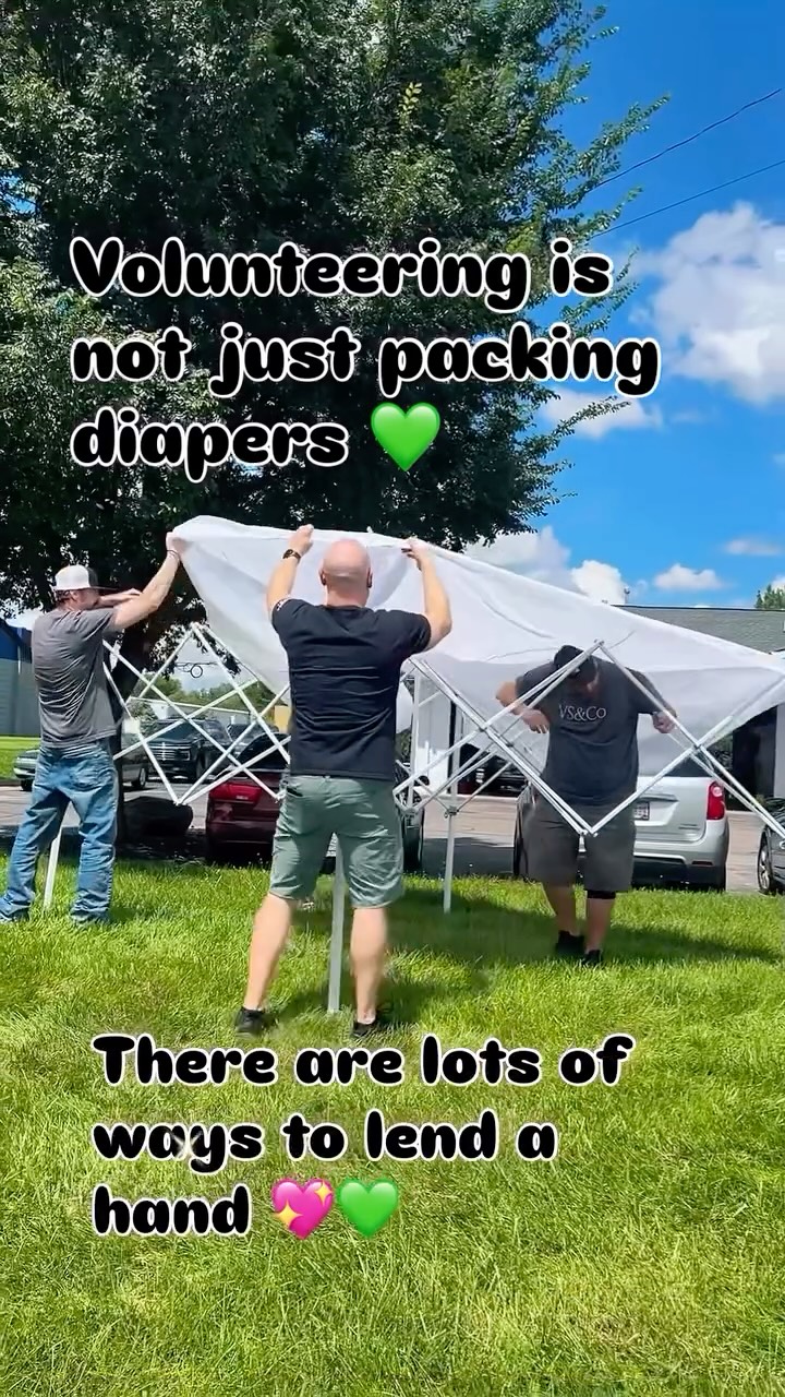 It takes more than packing diapers to keep a diaper bank running 💚 BIG jobs for one person turn into >> SMALL jobs when tackled by a Team! 🎯 ⭐️Thanks VS&Co Int'l Distribution ⭐️
#teamwork #diaperbank #cbusdiaperco #forthekids❤️