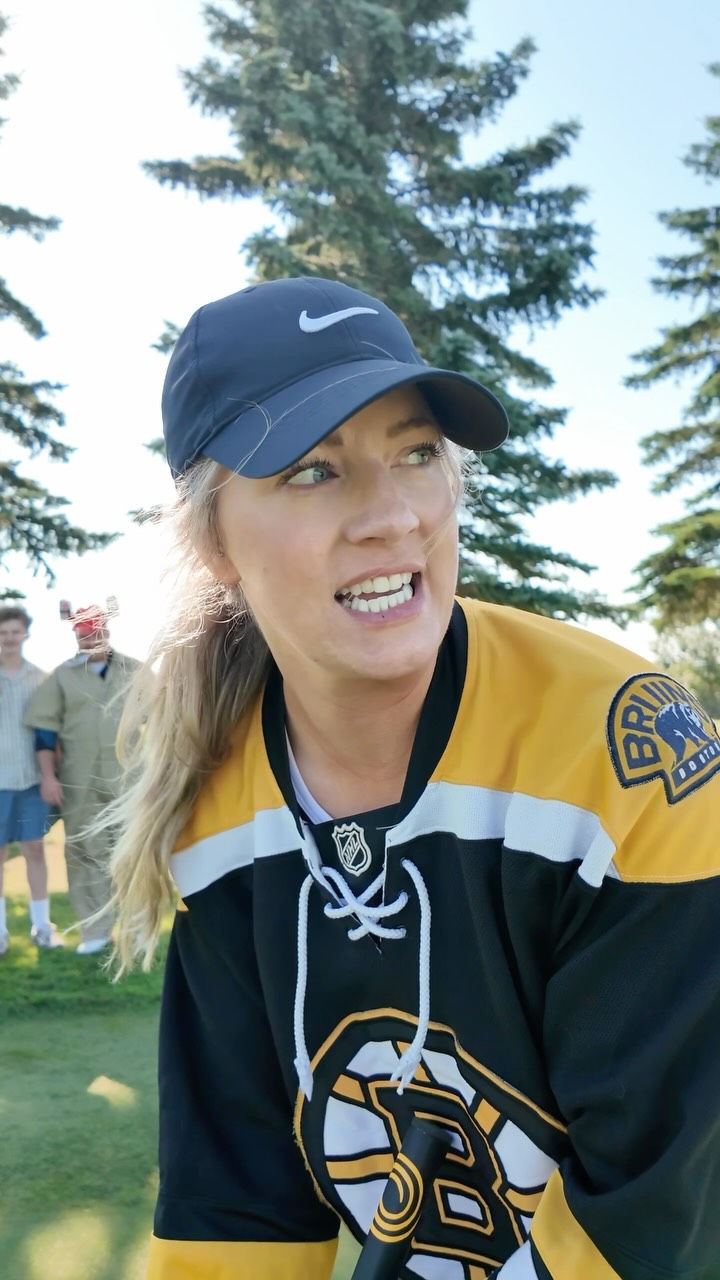 Trying to get in Lisa’s kitchen on the 15th @dfoedmonton
#happygilmour #jackass #chirpchirp #whittongolf #golfmillwoods