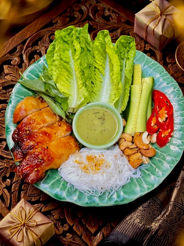 Healthy food doesn’t have to be boring! 🥬
Spice up your clean eats with our new Miang Grilled Chicken juicy grilled chicken paired with crisp greens, soft vermicelli, and our signature house-made seafood sauce for that perfect spicy kick. 🌶️
#thaifoodstagram #melbournefood #healthyfood #melbournefoodblog