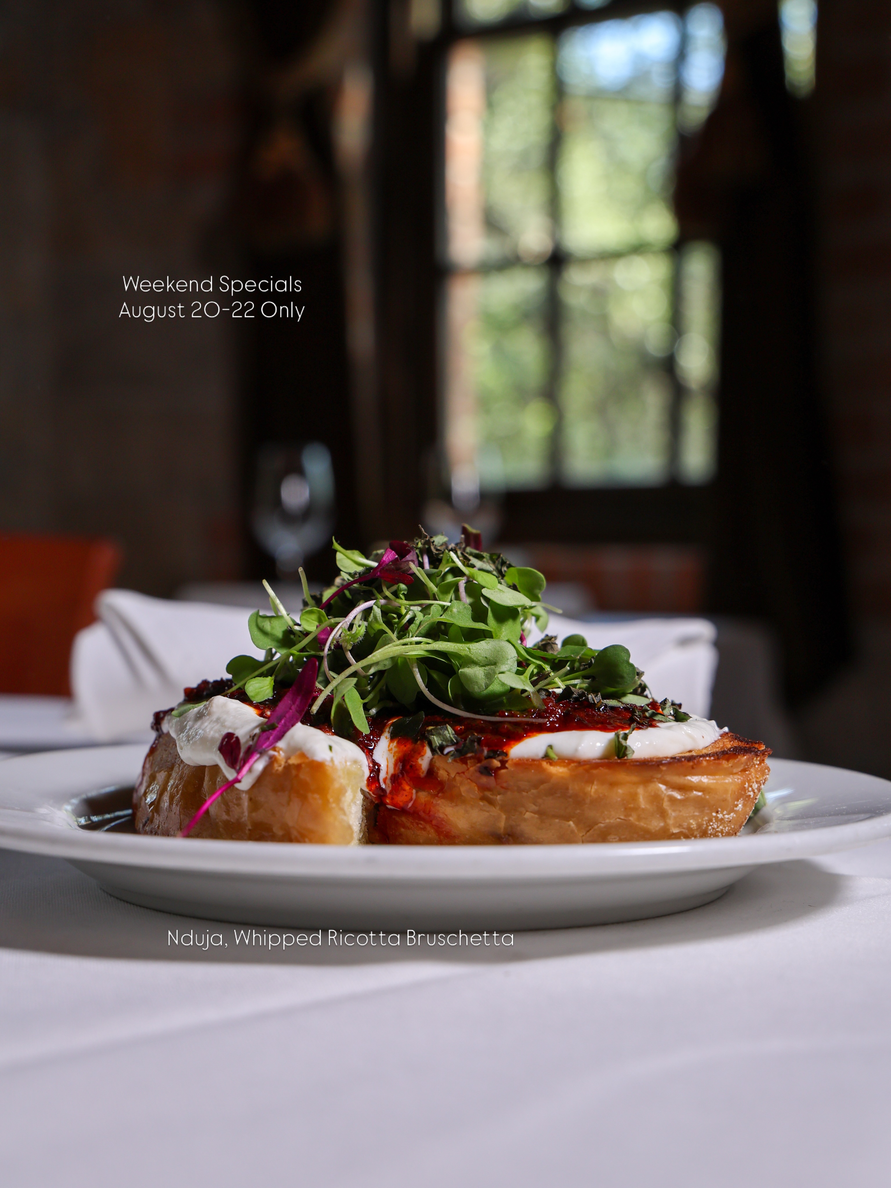 Available August 20–22.
Chef David’s got wild mushrooms working two different angles on the specials board this week.
Wild Mushroom & Beef Ragu Ravioli (Ravioli) — housemade ravioli stuffed with shiitake and beef ragu, tossed in a Marsala cream sauce with more wild mushrooms and parmesan.
Braised Rabbit (Coniglio) — confit Spanish rabbit set over a wild mushroom and pea risotto, finished with au jus.
Starters worth grabbing first: an arugula salad with gorgonzola, candied walnuts, spicy honey and white balsamic, or the nduja bruschetta — spicy Calabrian sausage, whipped ricotta, pickled fennel, wood-grilled bread.
This is what an Italian restaurant in Austin should look like on a weekend.
Pro tip: Split the two starters at the table first — the bruschetta’s richness and the salad’s acid balance each other out and set you up well for either entrée.
📍 6203 N Capital of Texas Hwy, Austin, TX 78731
📞 (512) 349-7667
#SienaAustin #AustinItalian #TuscanFood #AustinEats