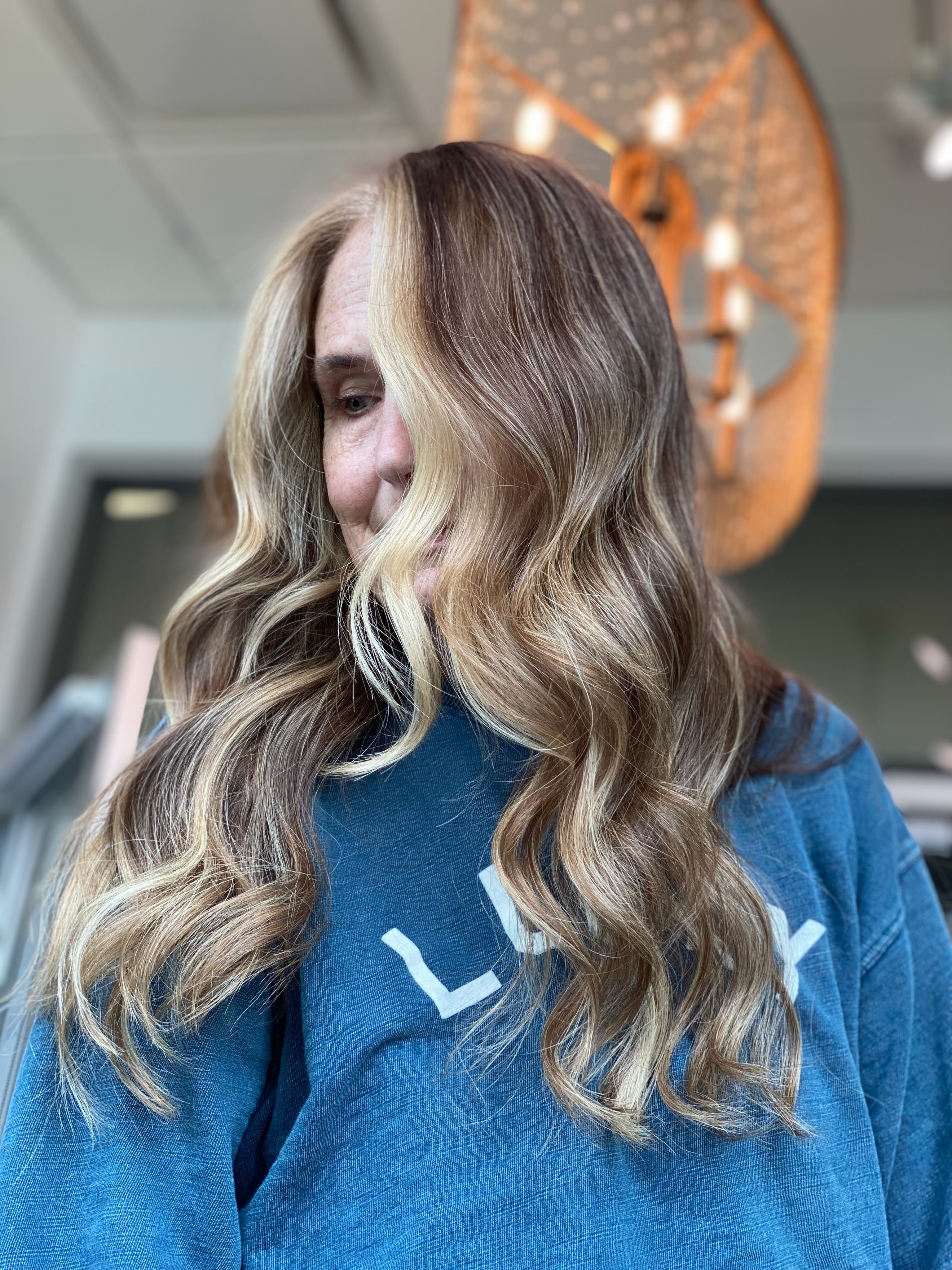 Rich brunette with soft, face-framing brightness 🤎✨
#BrunetteBalayage #DimensionalBrunette #FaceFramingHighlights #LivedInColor #TorranceHair SouthBayHair SalonH