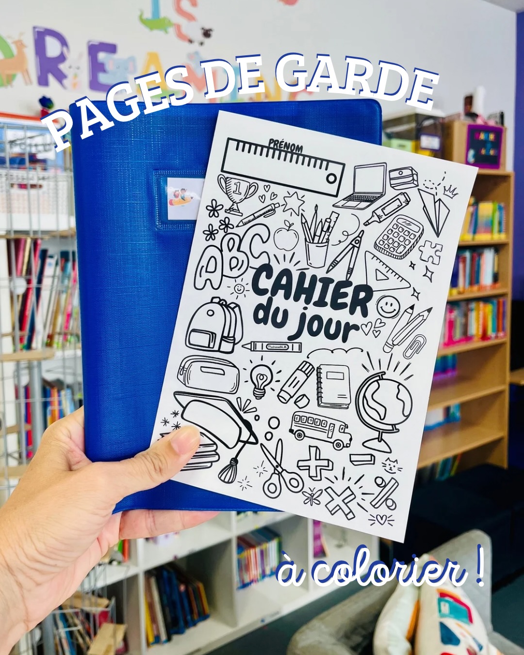 P•A•G•E D•E G•A•R•D•E
▶️ Tu aimerais que je les mette sur le blog ?
Avant l’été @livrespourpetiots m’a demandé si elle pouvait faire une page de garde « cahier du jour » pour ses élèves à partir de mon coloriage donc je lui ai proposé de le faire ! Elle a beaucoup aimé le résultat alors je me suis dit que peut être ça vous intéresserait vous aussi pour votre classe !
J’ai également fait pour ma collègue et moi une page pour notre cahier de décloisonnement qui comprend : sciences, histoire et géographie !
Cela permettra d’égayer un peu les cahiers et de les faire colorier quand ils ont fini de copier une leçon en attendant que les autres terminent.
Je vous attends en commentaires !
Maitresselili_lh ✨
🔮 : plus de 30 pages de garde sont dispos sur le blog 😉
#teampe #maitresselililh #cm1 #cm2 #pagedegarde