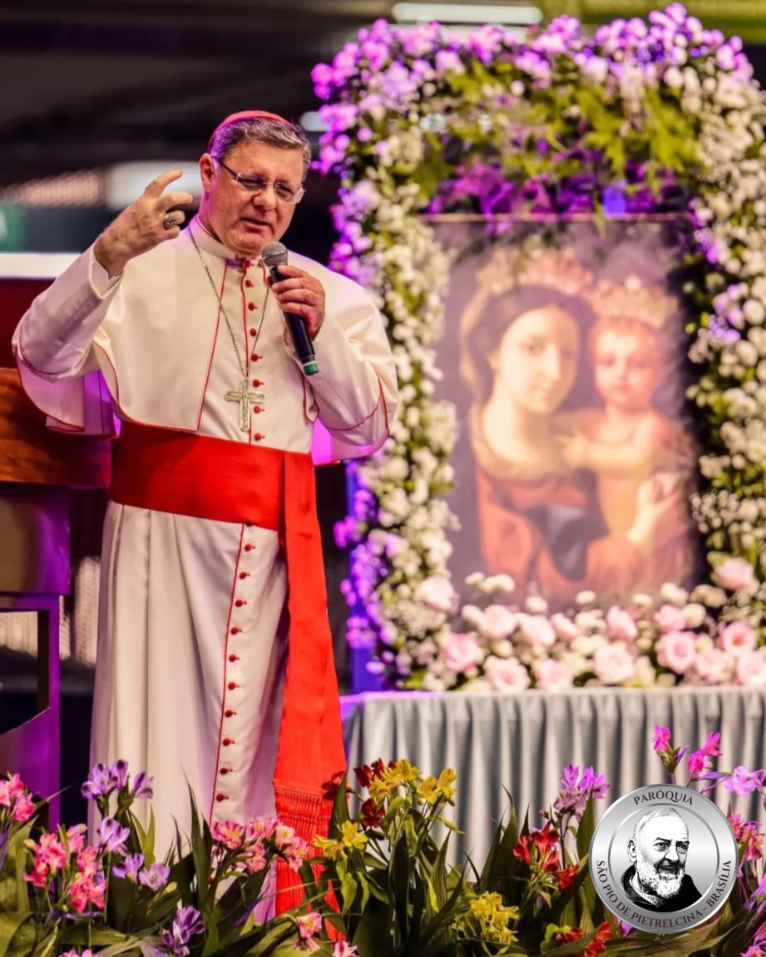 #Hallel2026 ✨ Crismandos da Paróquia São Pio no Hallel Brasília 2026! 🙏
🎶 Um dia de muita alegria, fé, música e encontro com Deus!
➡️ Nossos crismandos estiveram presentes no Hallel Brasília 2026, vivendo essa experiência tão especial de comunhão, oração e anúncio da fé.
⛪ E que bênção especial poder contar também com a presença de Dom Paulo Cezar Costa, Arcebispo de Brasília, junto de nossa comunidade neste grande encontro de fé!
🔥 Que cada momento vivido fortaleça seus corações e os ajude a dizer, cada vez mais, “sim” a Deus e à missão que Ele confia a cada um!
❤️🔥 Que o Espírito Santo continue conduzindo esse caminho rumo ao Sacramento da Crisma, fazendo deles jovens firmes na fé e testemunhas do amor de Cristo!
“Recebereis o poder do Espírito Santo e sereis minhas testemunhas.” (At 1, 8)
#Hallel2026Brasília #JuventudeCatólica #EspíritoSanto #ParóquiaSãoPiodePietrelcinaemBrasília