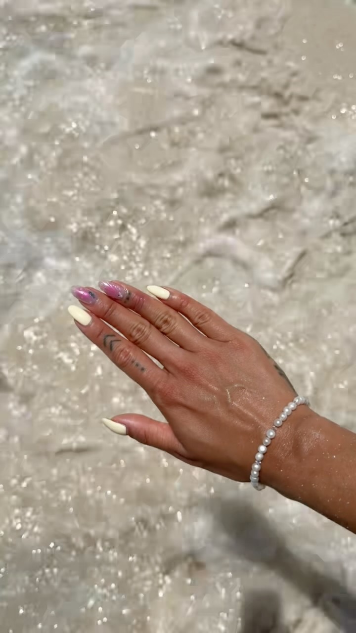 Fresh nails and absolutely no plans for the next few hours. Exactly how summer should feel 🌊💅
#prepbeautyparlour #yvrbeauty #nailsinspo #vancouvernails #vancouverbeauty
