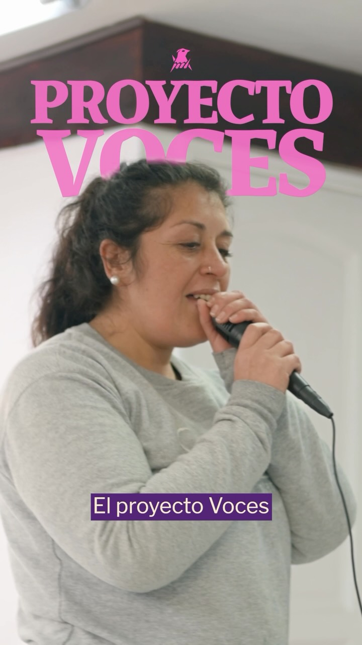 🎶 Proyecto VOCES
Desde Fundación Pájarx entre Púas nace Voces, un proyecto que lleva el canto y la música a cárceles de mujeres y diversidades de la Región de Valparaíso.
Cantar también es conectarnos, expresarnos y recuperar nuestra propia voz. 💜
A través de la música abrimos espacios de escucha, encuentro y creación, donde cada voz importa.
🎤 Cantar juntas es alegría, movimiento y resistencia.
🐦⬛ Equipa profesional: Valentina Fuentes @madrevoz, V | Organa Feminazi @organafeminazi, Karen Díaz @la_vidaesbella.1.1, Milca Nicolé @milcanicolegalea, Mileva Iglesias @milevaiglesias, Antonia Riquelme @antoniariquelmeb
🎥: @joseveastapia
Proyecto financiado por el Fondo para el Fomento de la Música Nacional, Convocatoria 2026.
#fundaciónpájarxentrepúas #voces #música #canto #carcelesdemujeres