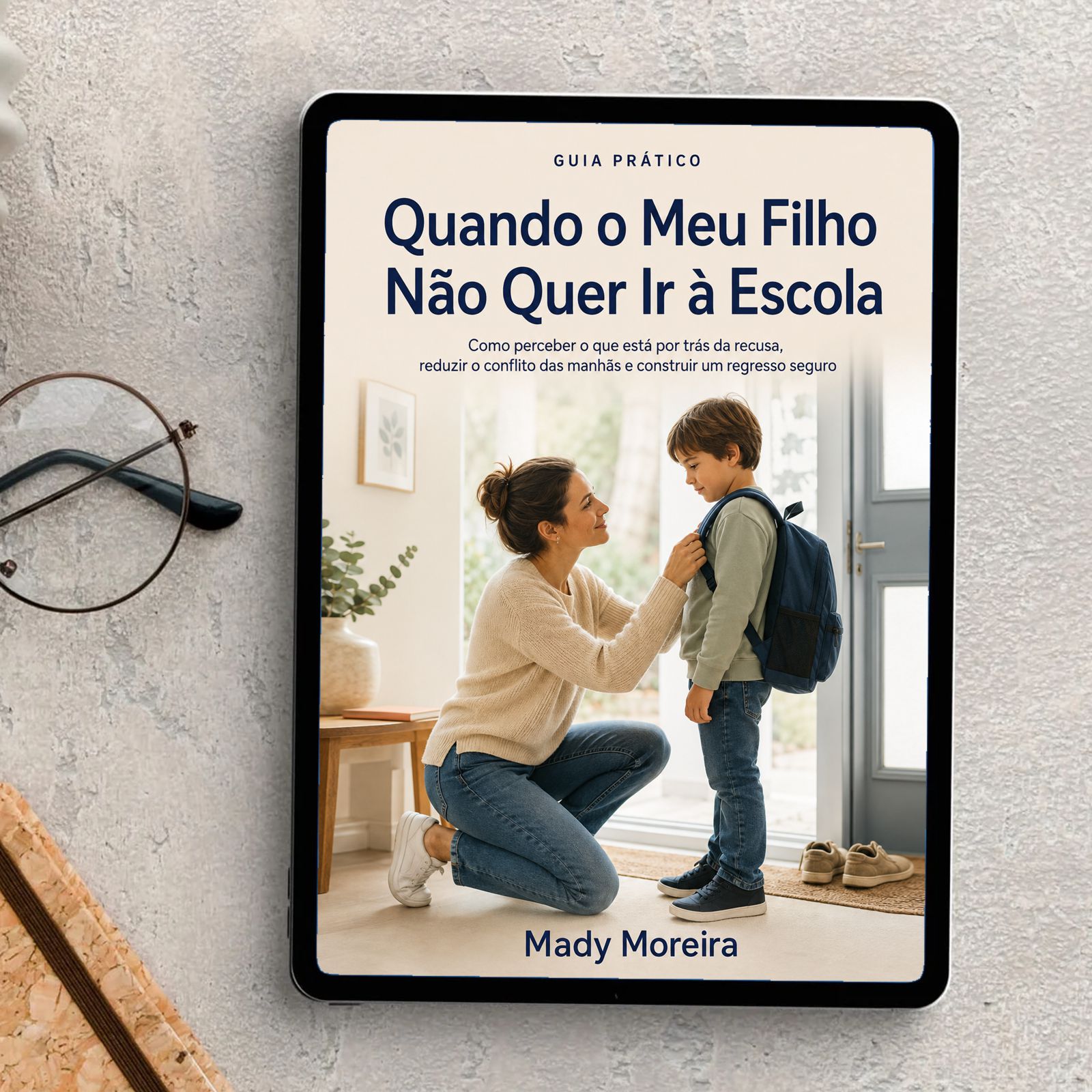 🎒 **“Não quero ir à escola.”**
Às vezes, esta frase aparece acompanhada de lágrimas, dores de barriga, irritação ou uma recusa completa em sair de casa.
E, quando o seu filho não consegue explicar o que se passa, é fácil sentir-se dividida entre insistir e permitir que fique.
Mas o “não quero ir” pode esconder dificuldades muito diferentes.
Pode existir medo da separação, vergonha de errar, problemas com colegas, dificuldade numa disciplina, sobrecarga, cansaço ou uma situação que a criança ainda não consegue contar.
O novo **Guia Prático Quando o Meu Filho Não Quer Ir à Escola** ajuda-a a perceber o que está por trás da recusa e a responder com acolhimento, segurança e direção.
No guia vai encontrar:
✅ Um protocolo para as manhãs difíceis
✅ Perguntas para conversar sem pressionar
✅ Sinais que não devem ser ignorados
✅ Estratégias para envolver a escola
✅ Um plano para regressar depois de vários dias de ausência
✅ Frases prontas para falar com a criança e com os profissionais
✅ Diário de observação e plano prático de sete dias
Não se trata de obrigar, ignorar ou desistir.
Trata-se de compreender melhor, proteger quando existe risco e ajudar a criança a dar o próximo passo possível. 🤍
📘 **Já disponível.**
👉 Encontre o guia através do link na bio.
#QuandoOMeuFilhoNaoQuerIrAEscola #RecusaEscolar #AnsiedadeEscolar #Parentalidade #MaternidadeReal #PaisEFilhos #EducacaoParental #SaudeEmocionalInfantil #GuiasPraticos #MadyMoreira