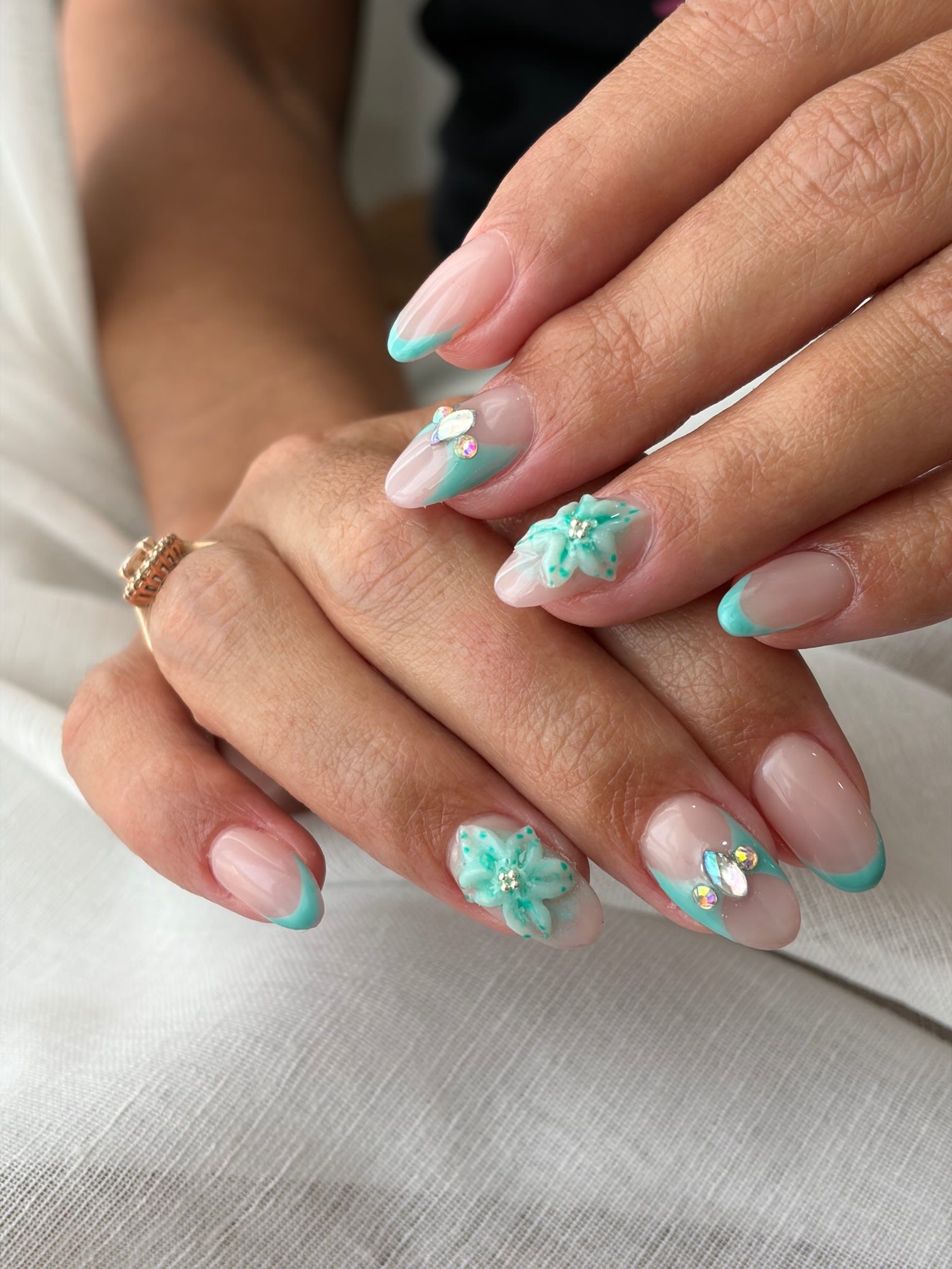 Current nail mood: very much this. 💅✨
A little round-up of some of our recent nail art because choosing just one is clearly impossible.
Save the ones you love, bring us your inspo, and let’s make your next set happen. 🤎🌴
#dubainailsalon #dubainailartist #dubaisalonandspa #thedensalondubai #dubaigirls