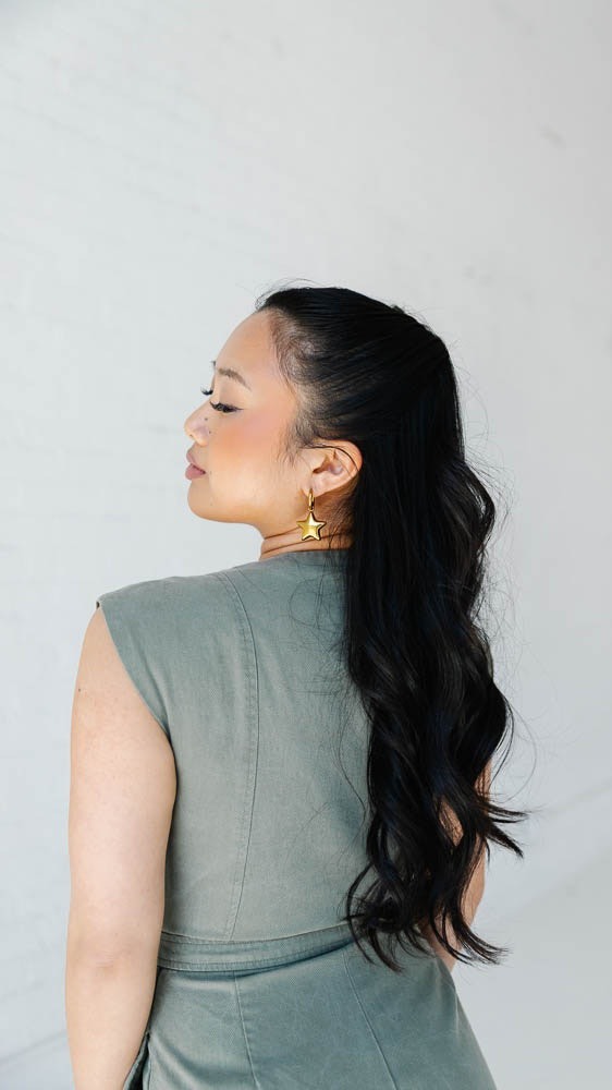Glam first. Figure the rest out later.
#goldplaited #hairandmakeup #finishingsalon #chicagohair #chicagomakeup