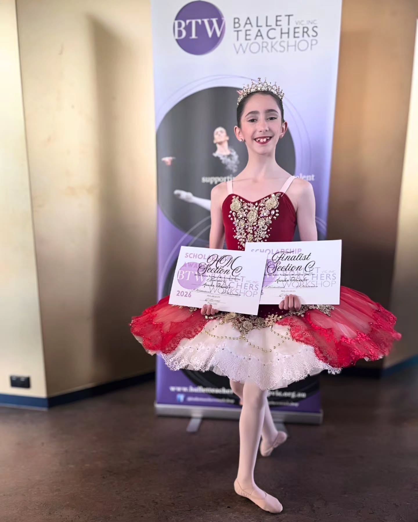 Congratulations to Annika (12yrs) for receiving an Honourable Mention @balletteachersworkshop in Section C 👏🏻
I know I challenged you with a very tricky solo, but you danced it so beautifully and rose to the challenge ❤️
.
A special thank you to your class mate @isabellechen_ballet for lending Annika this lovely tutu and also to our multi-talented @krystina_botsvina for the stunning work you did on this tutu. At Ballet Express it is truly a team effort of love and support all round 🤗
.
#BalletExpress #balletexpressfamily #vaganovatraininginaustralia #VaganovaTraining #aspiringballerina