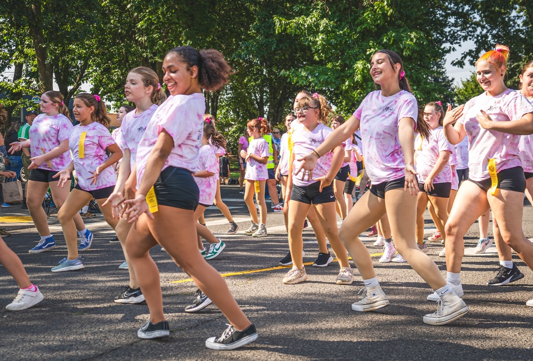 Thank you for the amazing pictures @puddletownpictures_ !! 🤩 Such a fun day performing at the Clackamas County Fair and dancing in the Kiddie Kaper Parade! 🙌🏼💕