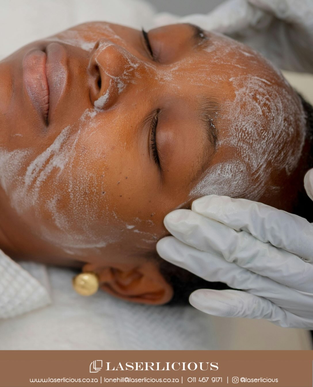 Your skin deserves more than a quick cleanse at home 🫧
Our professional aesthetic facials are tailored to your skin’s unique needs, helping to improve hydration, texture, congestion and overall skin health using advanced techniques and medical-grade skincare.
Whether you’re looking to restore your glow, target specific skin concerns or simply maintain healthy skin, we’ll recommend the facial that’s right for you.
Because every great skincare journey starts with expert care.
📞 Call Laserlicious on 011 467 9171 / WhatsApp 083 490 9524 / info@laserlicious.co.za to make a booking today.