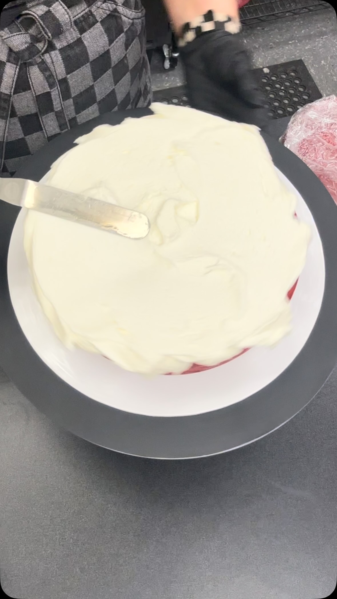 If you’ve had our ✨RED VELVET✨ then you already know what makes her special!
Some classics just take you back to your childhood and this cake does exactly that!
A moist red velvet cake layered with our not-too-sweet cream cheese icing, that’s it, that’s all she needs.