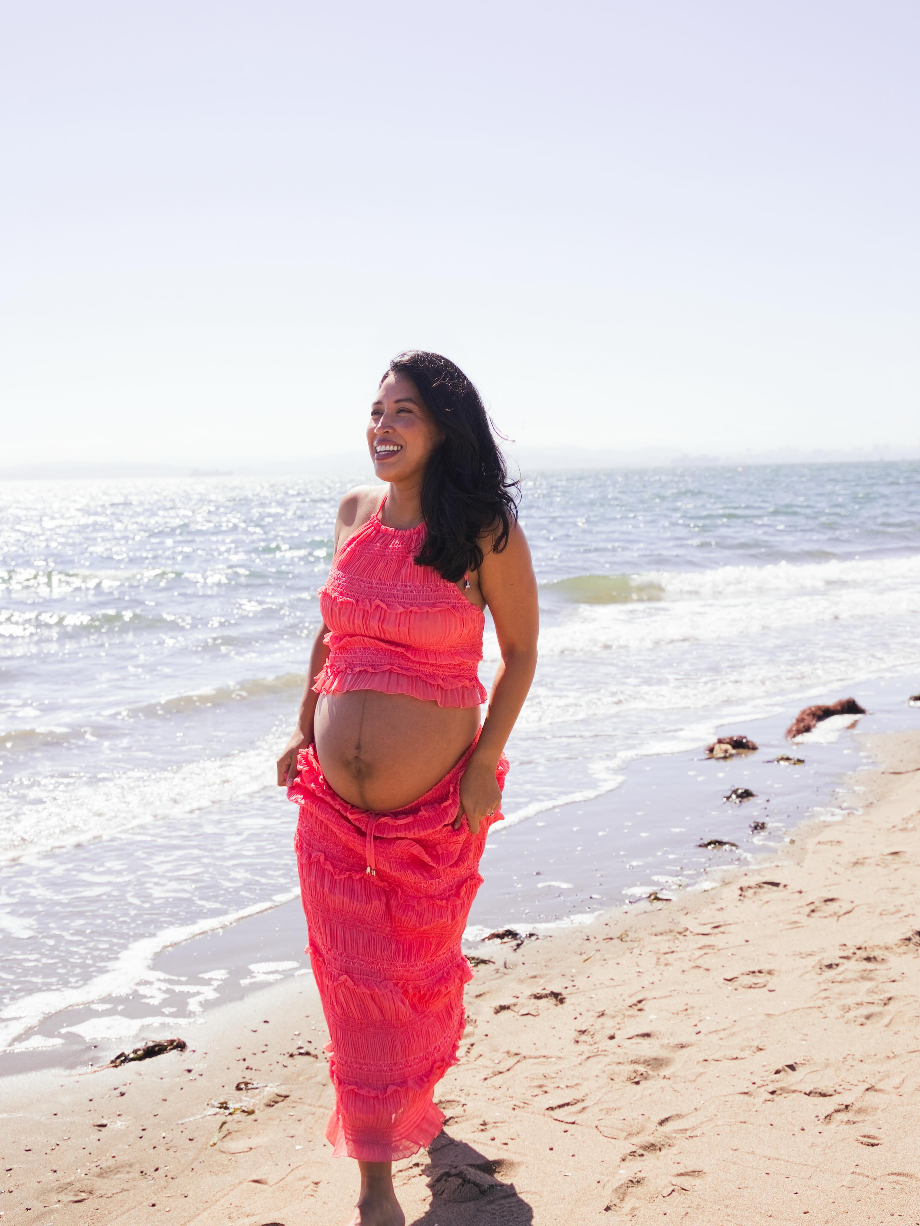 One last look for the bump #maternityshoot by @rachelradcliffephotography
Now >> Off to Labor #BIRTHday