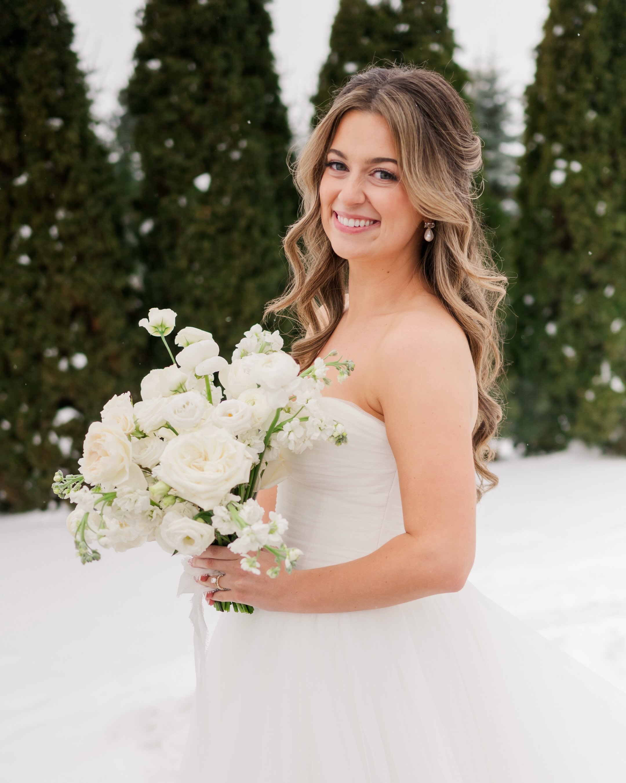 1.31.26 LAUREN 🤍✨ classic beauty in a winter wonderland!
mua- @themuachelseakay
hair- @paigegranthair
venue- @chathamhills
photo- @sarahelizabeth.photos
planner- @lisavanhorton_weddings
#muachelseakay #indianapolismakeupartist #indymakeupartist #indianapoliswedding #indianapolisbride indy brides, Indianapolis wedding makeup, indianapolis bridal makeup, travel mua, cincinnati bride, louisville bride, indianapolis hair and makeup, destination mua