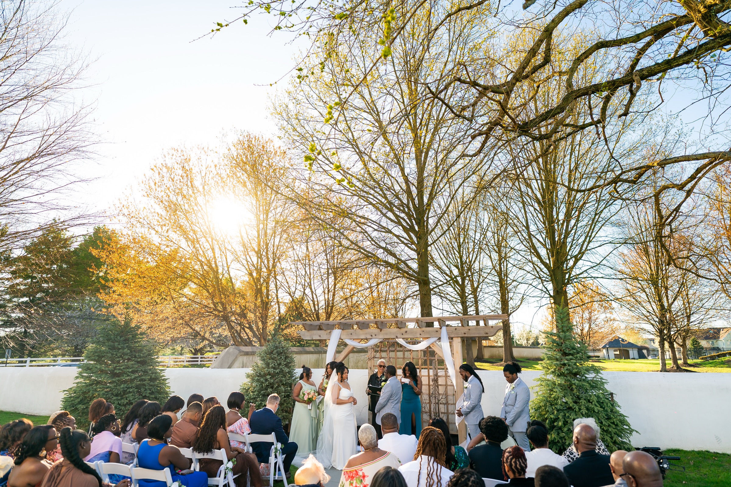 There’s no one-size-fits-all when it comes to your wedding day. At Normandy Farm, we love celebrating weddings of all sizes, like Sasha and Khorie’s intimate wedding.
Smaller guest list. Bigger meaning.
Photography: @hitchedatnormandyfarm @hitchedbytbp