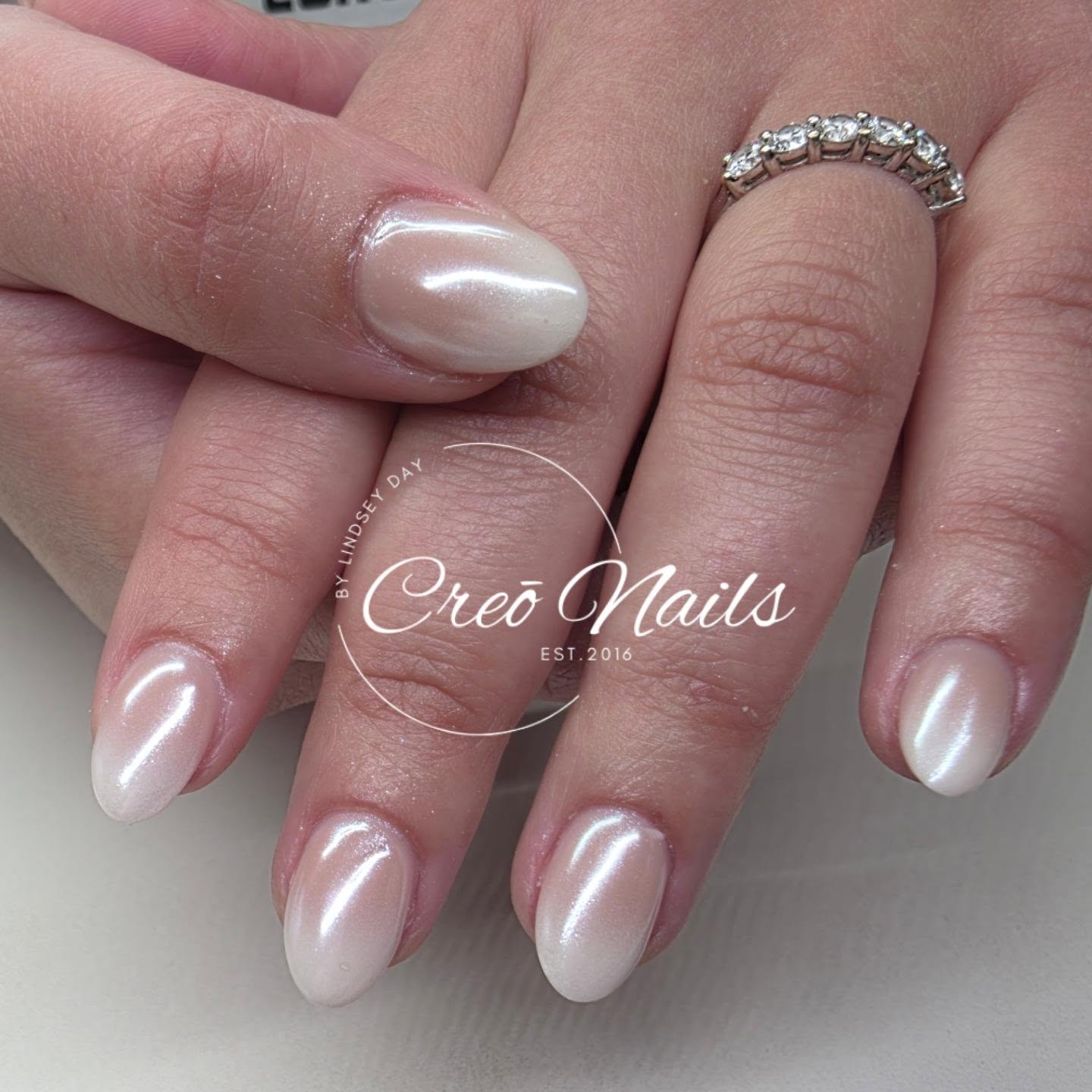 Pretty builder gel overlays with airbrushed ombre and magic white chrome ✨️