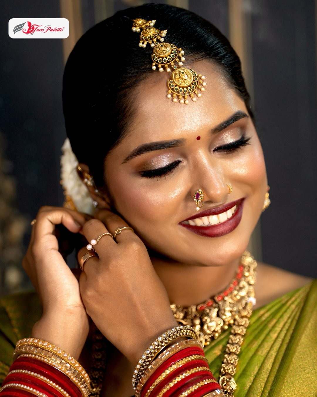 Radiance in green and gold 💚
A traditional South Indian bridal glow with temple jewelry, red bangles, and HD makeup that lasts all day — styled by Face Palette®
This is Face Palette’s Bridal Green Silk Saree Look — featuring a rich olive green Kanchipuram saree, intricate temple gold jewelry with Lakshmi pendant, and a classic low bun adorned with jasmine. The makeup is all about defined eyes, glowing skin, and bold maroon lips for a regal yet natural finish. We bring this full bridal styling to your home across Kerala with hygienic products, certified artists, and no travel charges.
📞 Book 2026 dates: +91 98 470 740 73 | DM for consultations
💻 http://www.facepalette.in | @facepalettemakeupartists
#FacePaletteMakeup #SouthIndianBride #GreenSareeLook #TempleJewellery #KeralaBridalMakeup