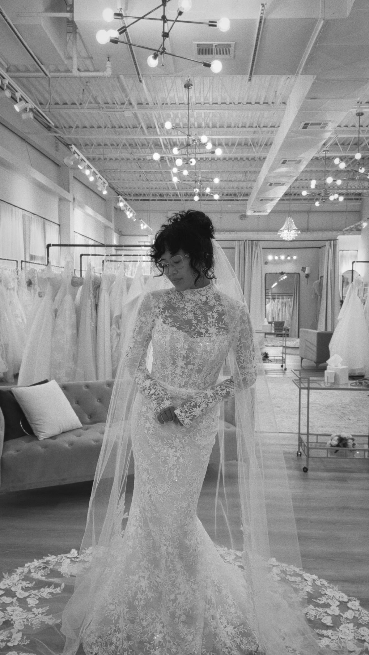 Never underestimate the power of a cathedral veil.
And with a high neck and long sleeves? The only kind of drama we want on a wedding day ✨
Charlize by Charlie Autumn, an exclusive collection at Amanda Ritchey Bridal Loft, a bridal shop in Annapolis, MD. Worn by @aimeenguyenphotography 🤍
