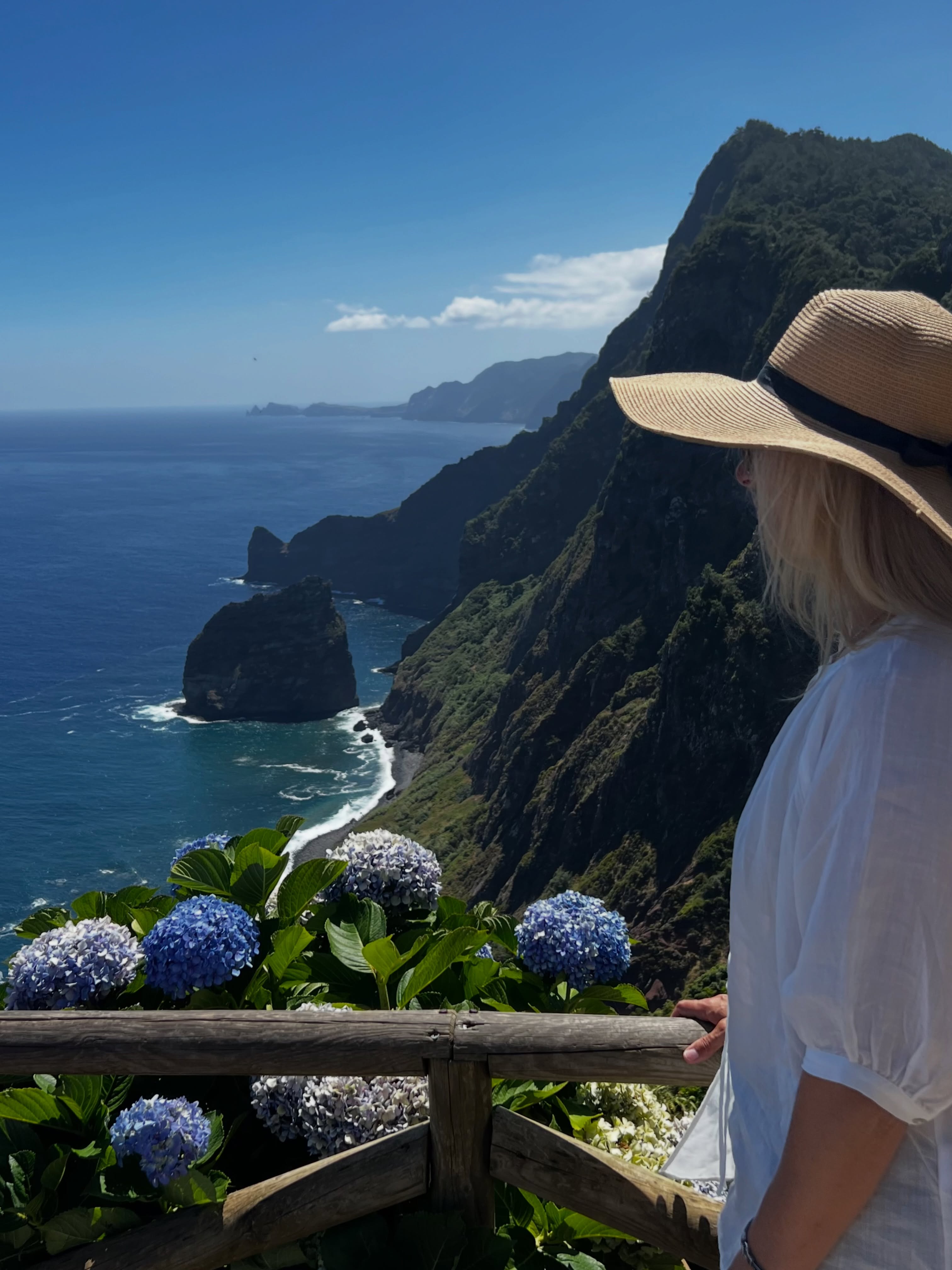 Sometimes the eyes capture sights and the heart captures feelings that cannot be translated into words.
#madeira #naturelovers #meditation #silence #deepwithinmyself