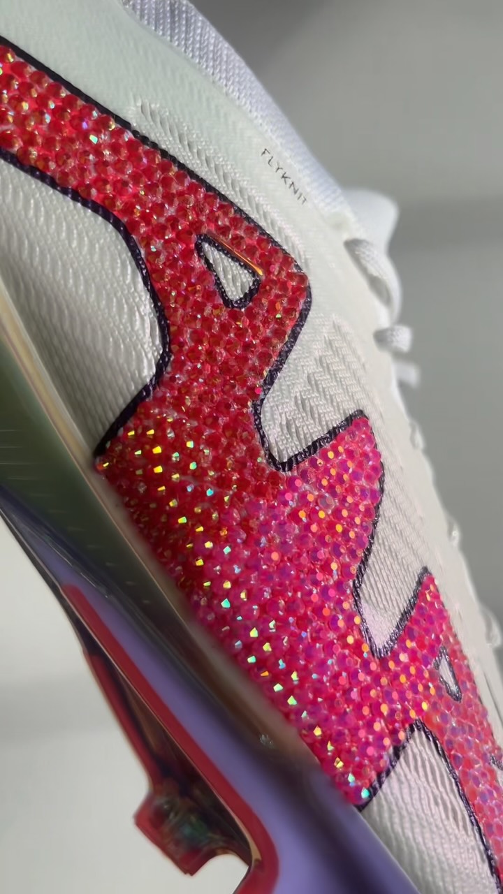 Experimenting with this creative individual… ✨💎
We gave her a cast off pair of boots and told her to do her thing.
@elestalleto x Bootsfinder ⚡️
Would you wear these if we did it for real? 👀
#Elestalleto #Bootsfinder #CustomBoots #RhinestoneBoots #FootballBoots BootTok CustomFootballBoots UpcycledFashion
