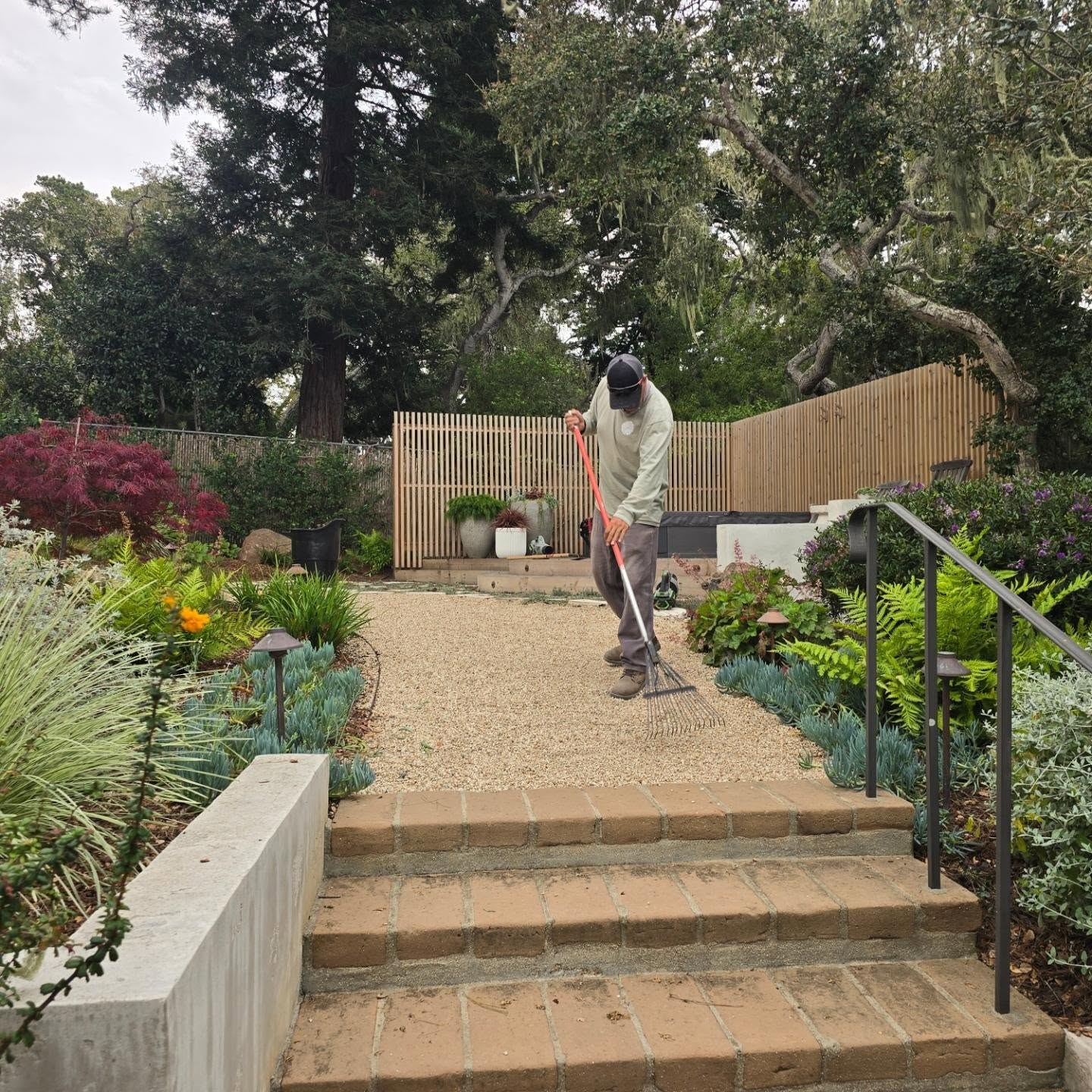 Checking up on the maintenance team at one of our Landscape Design/Build projects in #Carmel
#LandscapeDesign
#LandscspeConstruction
#LandscapeMaintenance
#CarmelPointLandscapes