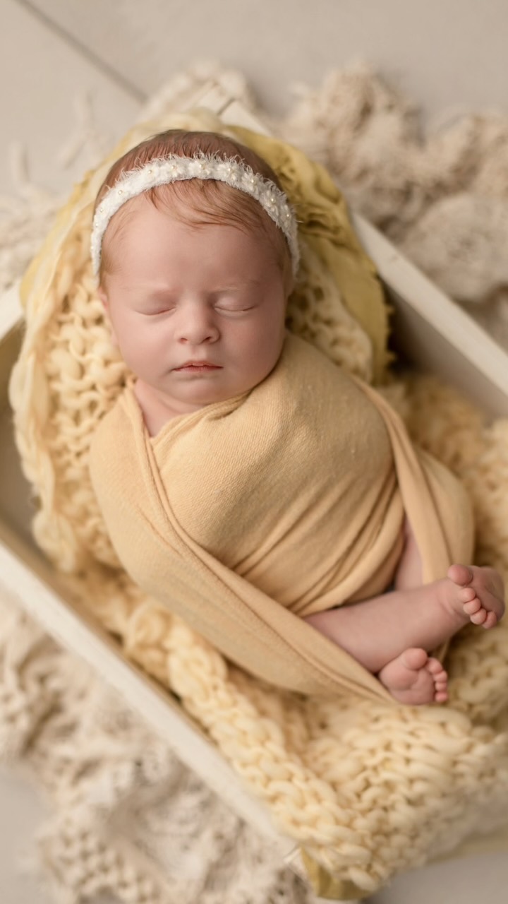 If you’re expecting a baby, consider this your sign to hit that follow button. 🤍✨
I’m here to help you prepare for your newborn session, show you what to expect, share all the tiny details that make these photos so special, and—of course—give you plenty of baby cuteness to scroll through. 🥹📸
And while you’re here… don’t wait to book! My newborn spots can fill up quickly, and I only take a limited number of sessions each month so I can give every family the time and attention they deserve.
Your due date might be months away, but those first precious weeks will be here before you know it. 🤍
Follow along, save this post, and reach out early to reserve your newborn session. I’d love to capture your little one while they’re still brand new. 🥰
📍 San Jose + Bay Area
📸 Newborn photographer
🤍 Baby-led • Safety-focused • Lots of cuddles
#sunnyvalenewbornphotographer #willowglennewbornphotographer #campbellnewbornphotographer #sanjosenewbornphotographer #bayareanewbornphotographer
