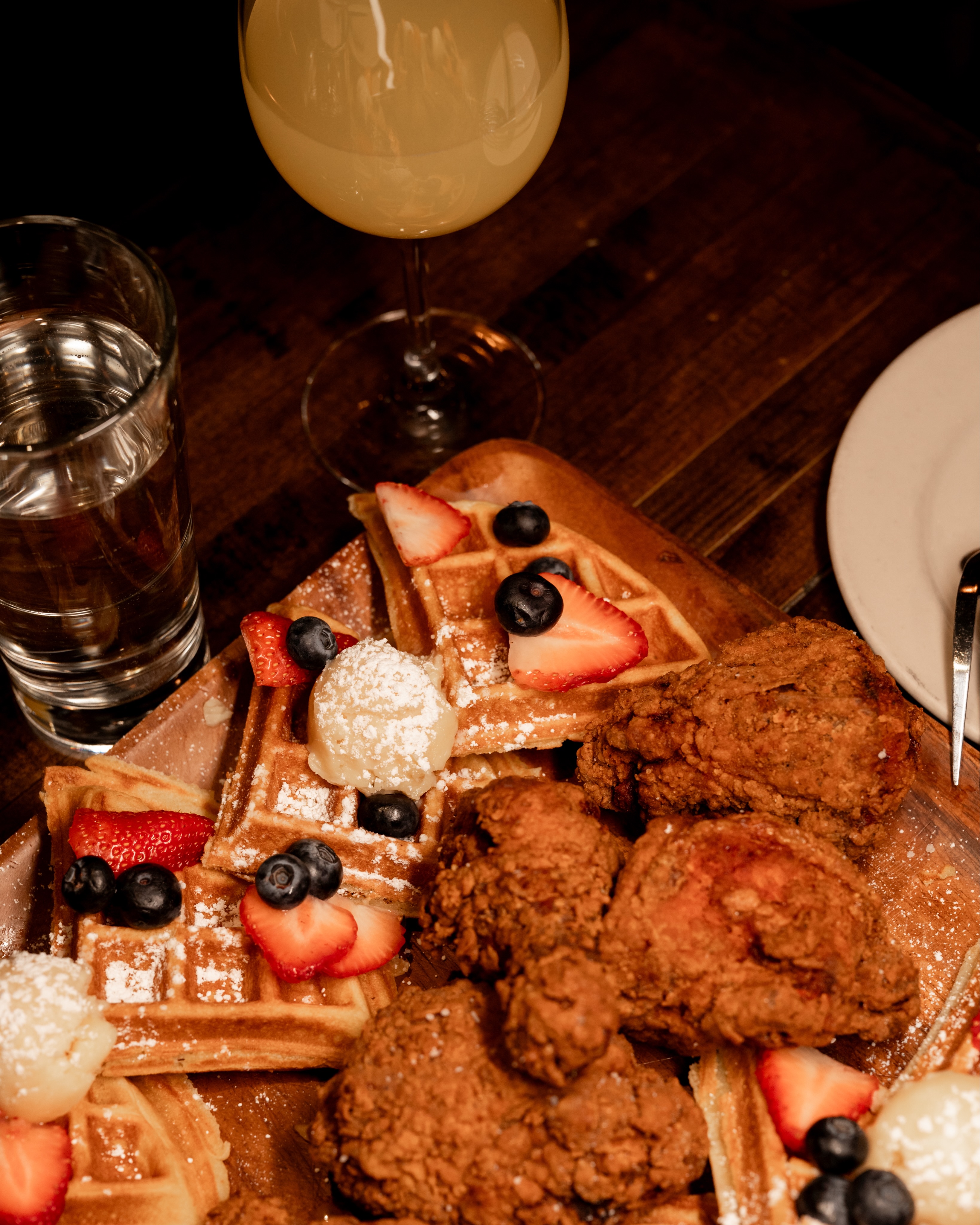The weekend deserves better than a sad breakfast.
Fried Chicken and Waffles, bottomless mimosas, bloody marys, or screwdrivers for $20 with any entree. We’re on Ditmars.
Brunch weekends 10-3.