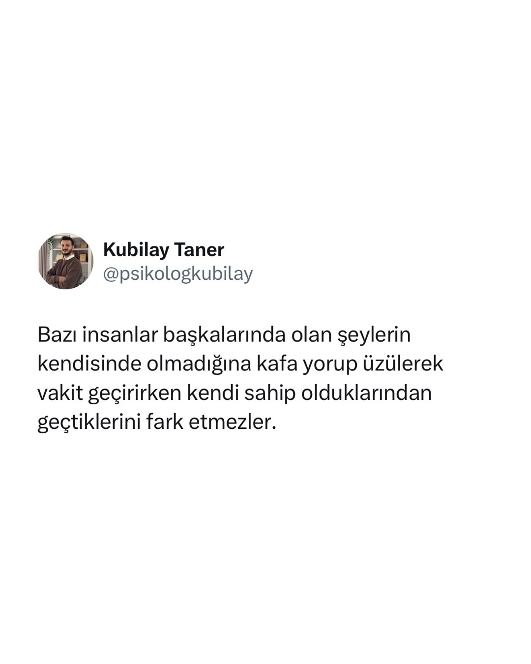 Bazı insanlar başkalarında olan şeylerin kendisinde olmadığına kafa yorup üzülerek vakit geçirirken kendi sahip olduklarından geçtiklerini fark etmezler. İroniktir ki, kendi sahip olduklarıyla yetinen insanlara da öykünür ama elindekiyle ne yapacağını sormaz; başkalarının nasıl yapabildiğini sorar. Ama öğrenmek için değil, yakınmak için sorar.