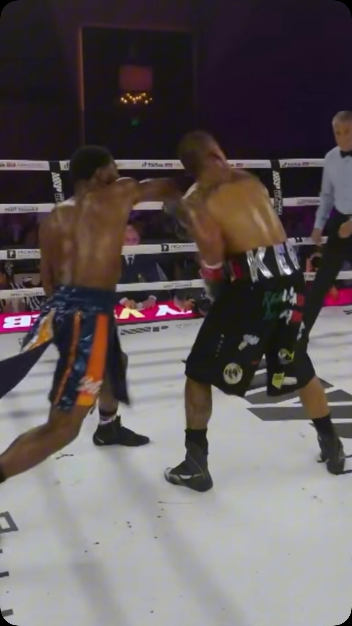 SAVAGE KO 😱 the bounce of the head off the canvas on top of the shots, yikes 😬