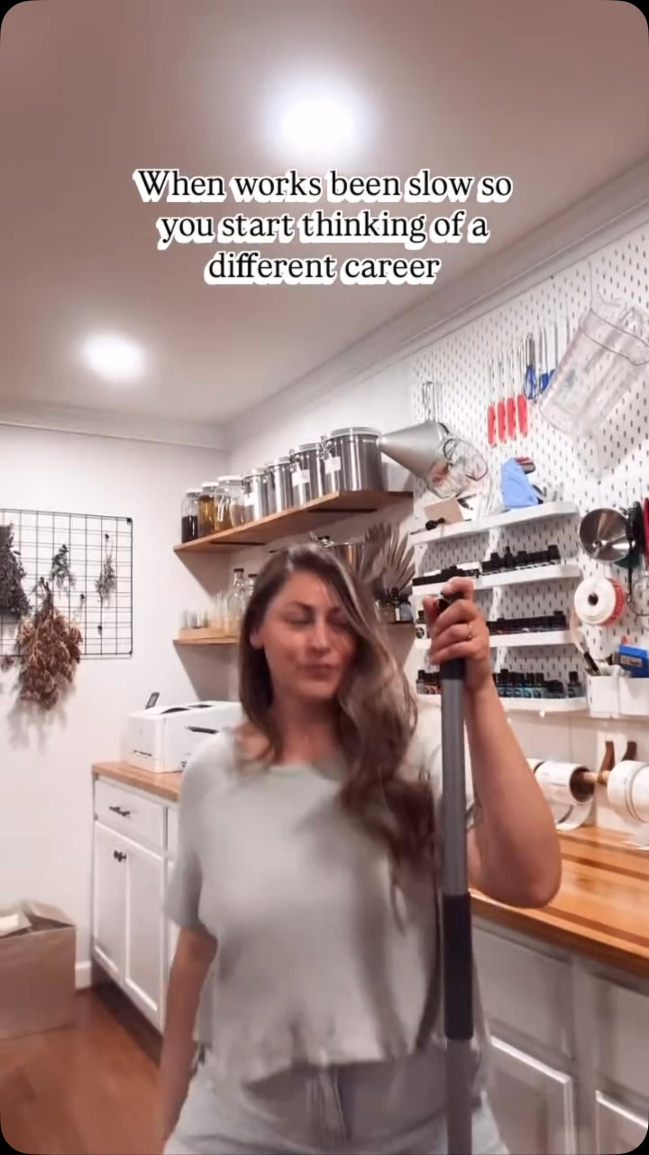 When being a small business owner and work is slow you start thinking about starting a different job 🤷🏽♀️