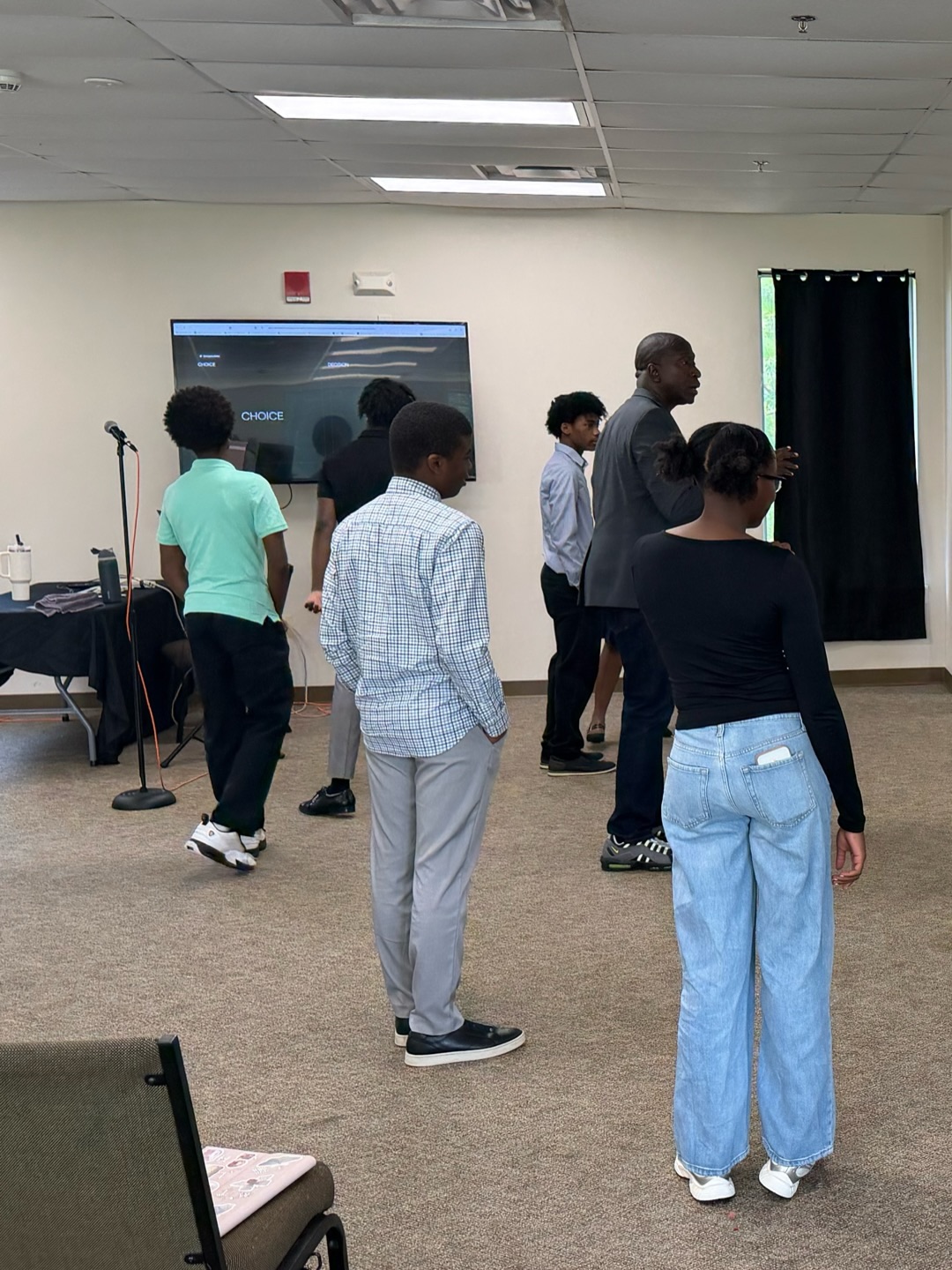 A huge and heartfelt thank you to @oseidaniels34 for sharing such a powerful and timely message with our youth last Sabbath.
Thank you for taking the time to invest in our youth and reminding us that our decisions shape our faith journey. We were blessed, inspired, and motivated to step boldly into what God has planned for us! We appreciate your dedication to pouring into the next generation!