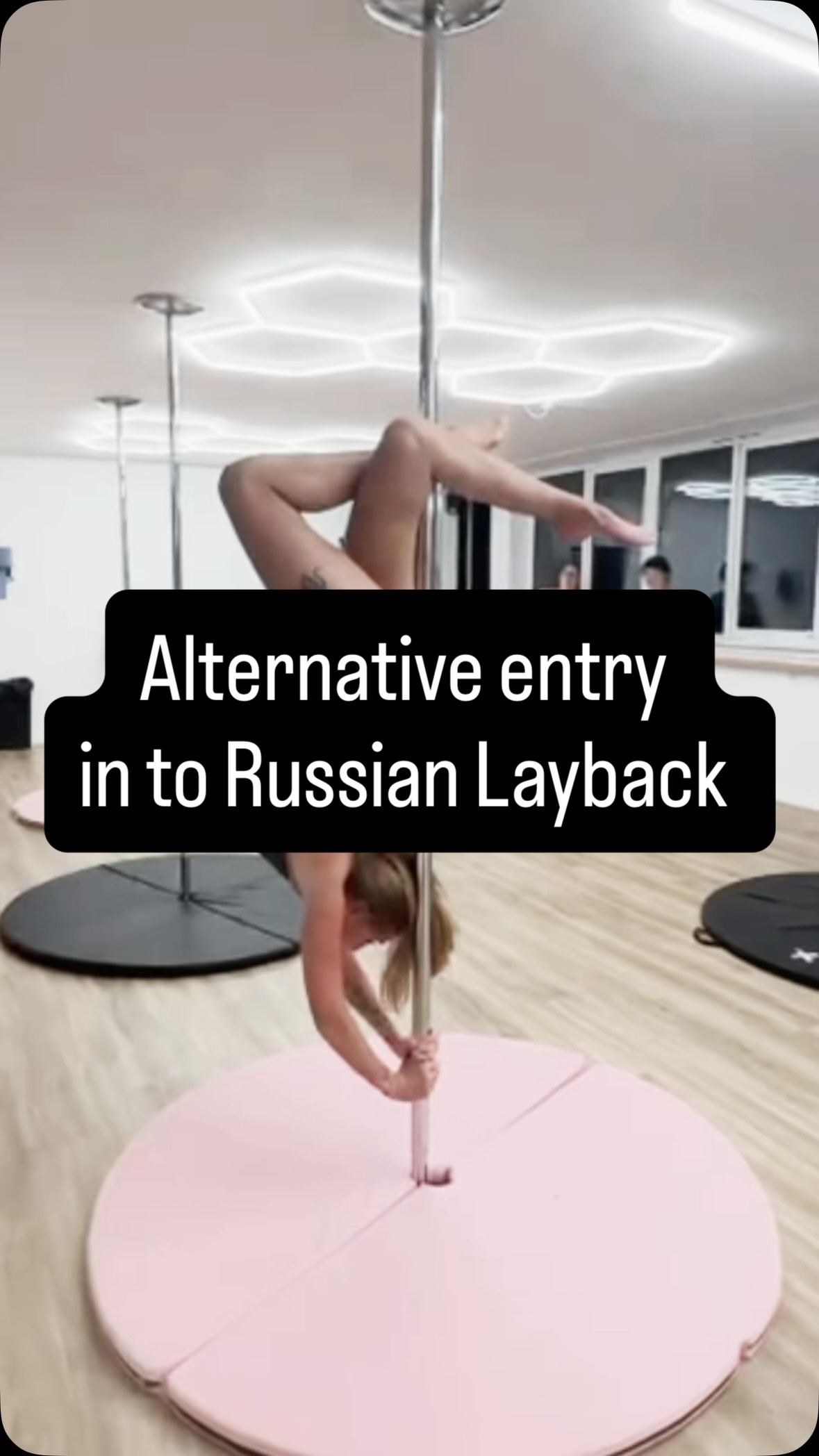 Beautiful alternative entry to Russian Layback 🫶 #essexpolefitness #hockley #pdrussianlayback #pdq #fitnessover40 @leeannwren