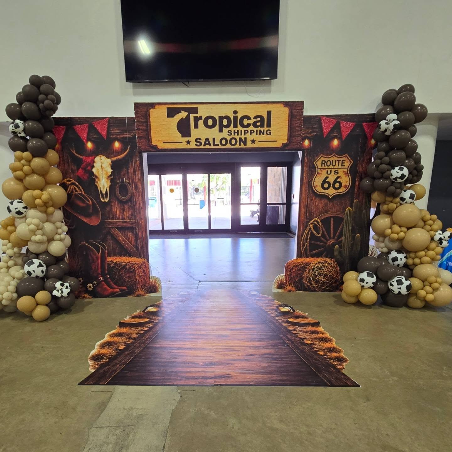 🤠 WE LOVE WHEN WE GET TO SADDLE UP! 🐎🔥
And when we team up with Basking Blessings Balloons, you already know the final look is going to POP! 🎈✨
There’s something about the combination of custom prints + amazing balloon work that takes a setup to another level. Our bold Western graphics brought the cowboy theme to life, while the balloons added the perfect finishing touch to make those prints stand out even more. 🤎🐄
Great collaborations create unforgettable setups. We love seeing our custom work transformed into a complete experience!
Kings of Kustom 👑 — where custom printing meets creativity.
#KingsOfKustom #BaskingBlessingsBalloons #SaddleUp #CowboyTheme #WesternEvent CustomPrints BalloonDecor EventDesign CustomBackdrops SouthFloridaEvents EventCollaboration