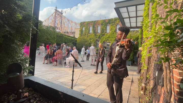 From Danielle & Shahin’s Wedding at @thefoundrylic 💍🎻
Thank you so much for having me!
•
Dr. Edward W. Hardy performs @billieeilish’s “Birds of a Feather” at The Foundry in Brooklyn, NY.
#birdsofafeather #billieeilishmusic #billieeilish #violincover #violinist