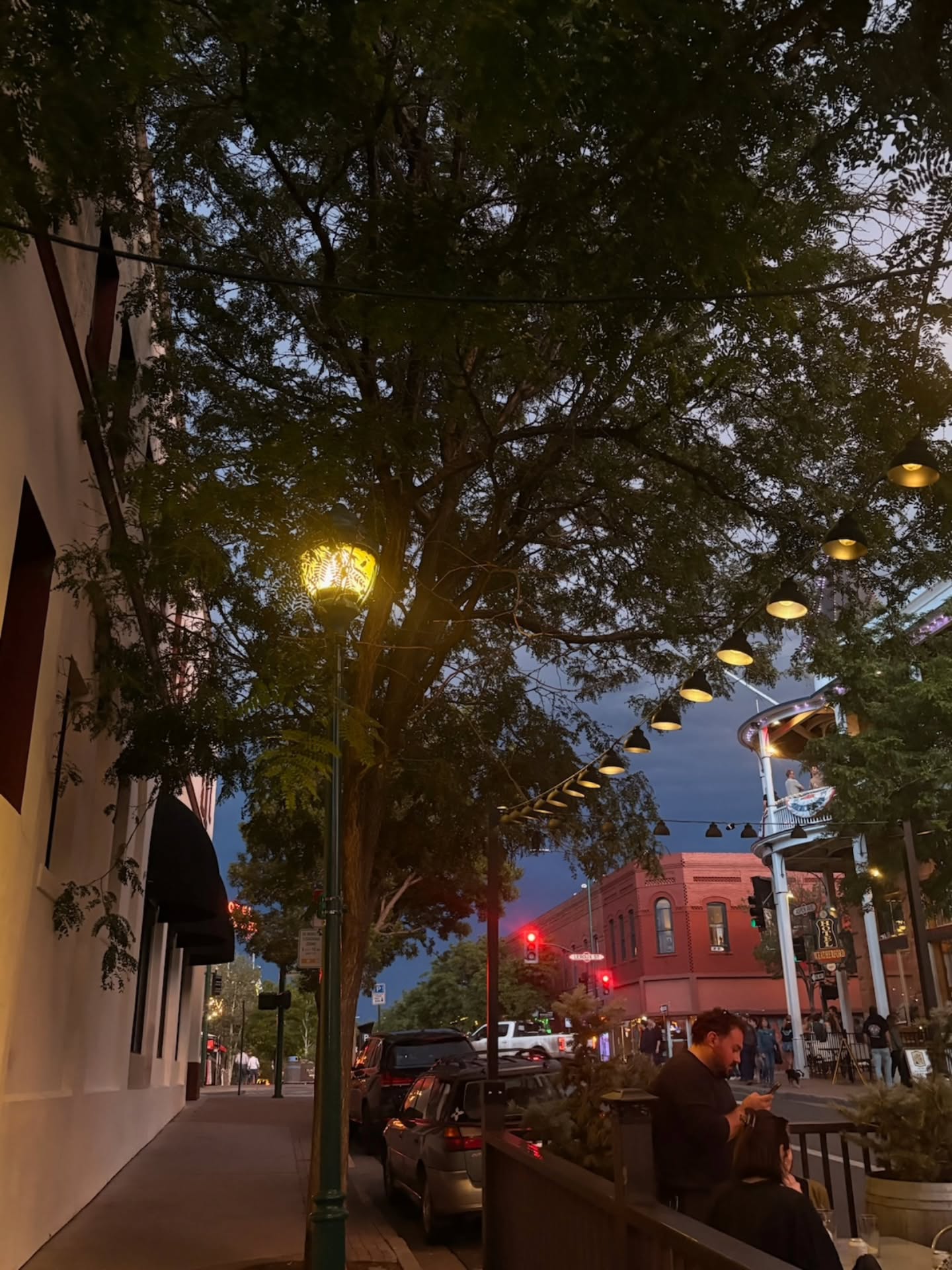 Late summer Saturday nights on the patio. π€
It's shaping up to be a great day and night. Move-in weekend pandemonium, excitement in the air, old friends sharing new stories! Nothing beats a crispy, cold beer with us.
#payntake #downtownflagstaff #patioseason #backtoschool #canipetyourdog