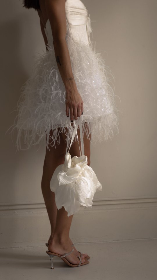 A little piece of your gown, made to carry with you. 🤍
We saved the beautiful fabric remnants from our bridal gowns and transformed them into something new — our OUMA bridal bags.
The Bonie in satin, the romantic Anemone in pleated tulle, and the Aurora in pleated satin, each designed to complement the gowns they were born from.
Carry them on your wedding day, to your bridal shower or bachelorette, and long after the celebration — a little reminder of the dress, the feeling, and the moments that made it yours.
#OUMAAtelier #BridalAccessories #BridalBag #WeddingAccessories #BridalStyle