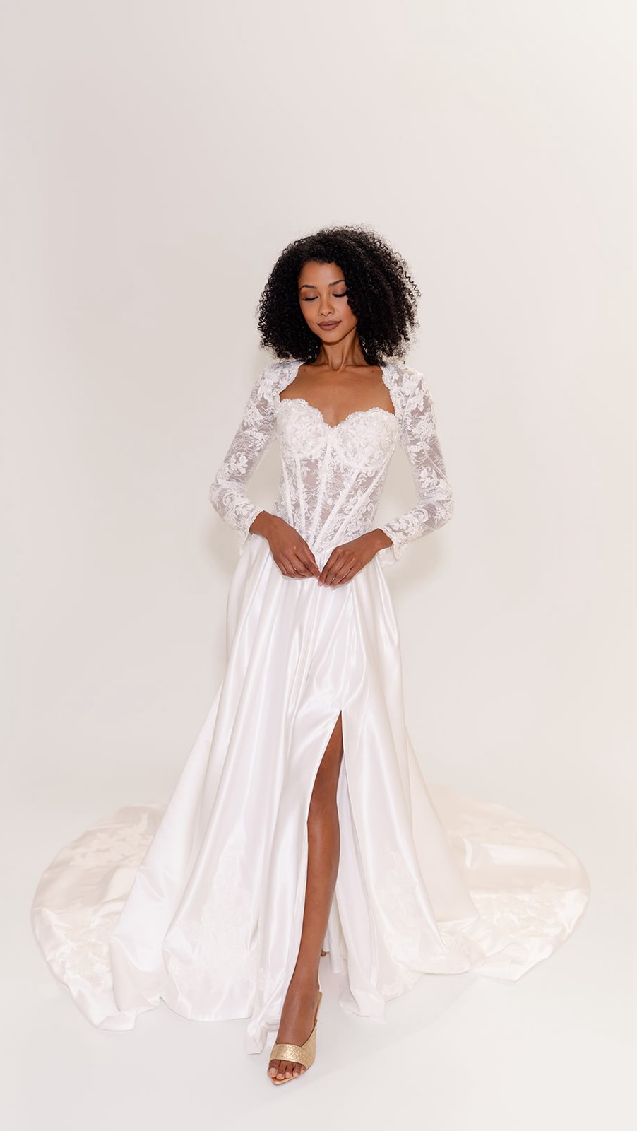 A timeless silhouette with a modern romantic edge. 🤍
Cecily by Iveary Bridal features delicate lace, a sculpted corset bodice, and a luxurious satin skirt with a graceful front slit—designed for the bride who wants elegance with just the right touch of allure.
Made to feel unforgettable from every angle. ✨
CECILY | IVeary Bridal | NEW COLLECTION 2027
#IvearyBridal #CecilyGown #NewCollection2027 #BridalGown #WeddingDress