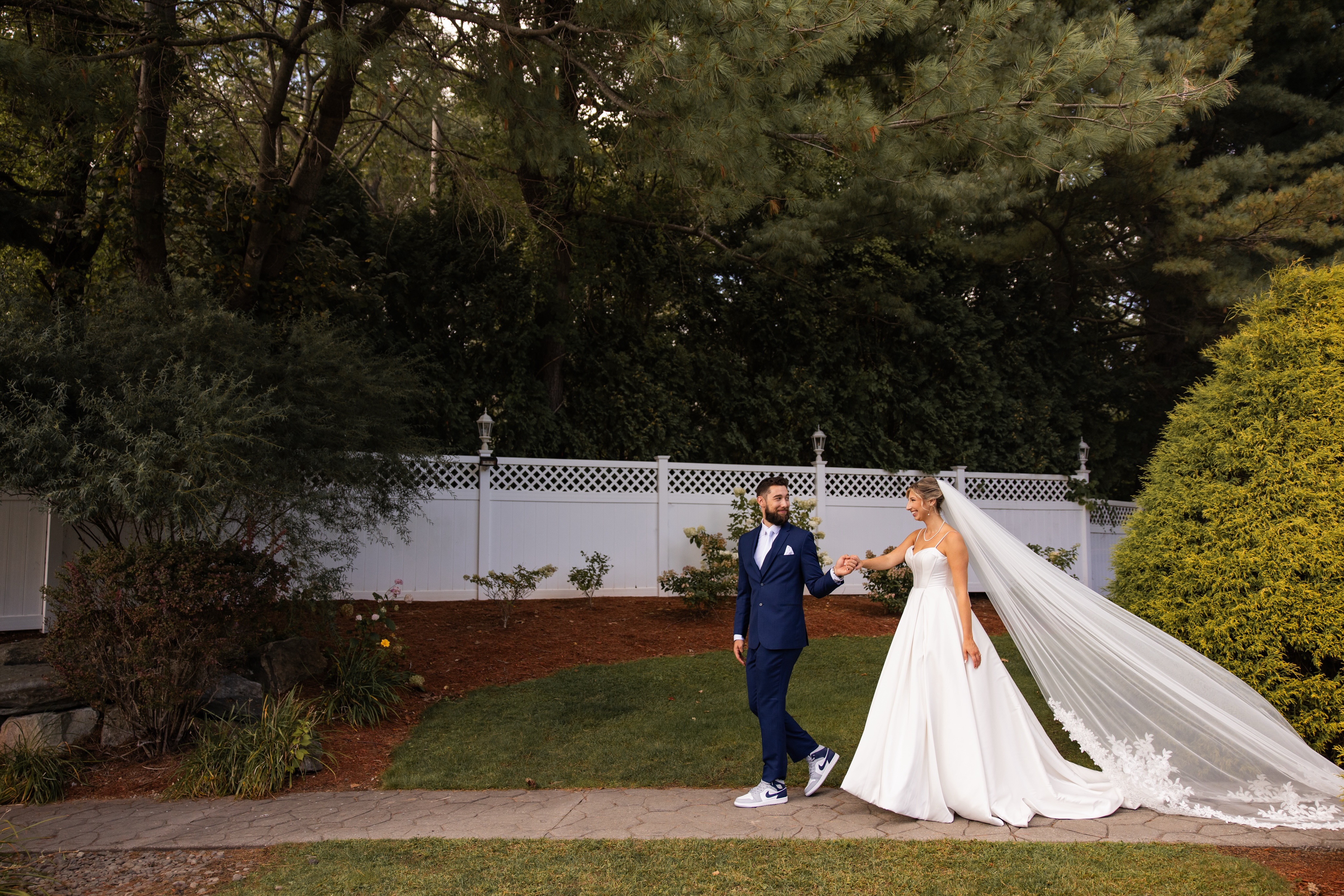 Something about a Saturday wedding day by the water 🥰
So excited to see Chloe and Steven say “I do” today surrounded by their closest friends and family. Especially when I already know I LOVE those friends and family.
Let’s have some fun @chloebrosnan @stevenferrr 🤍🥂