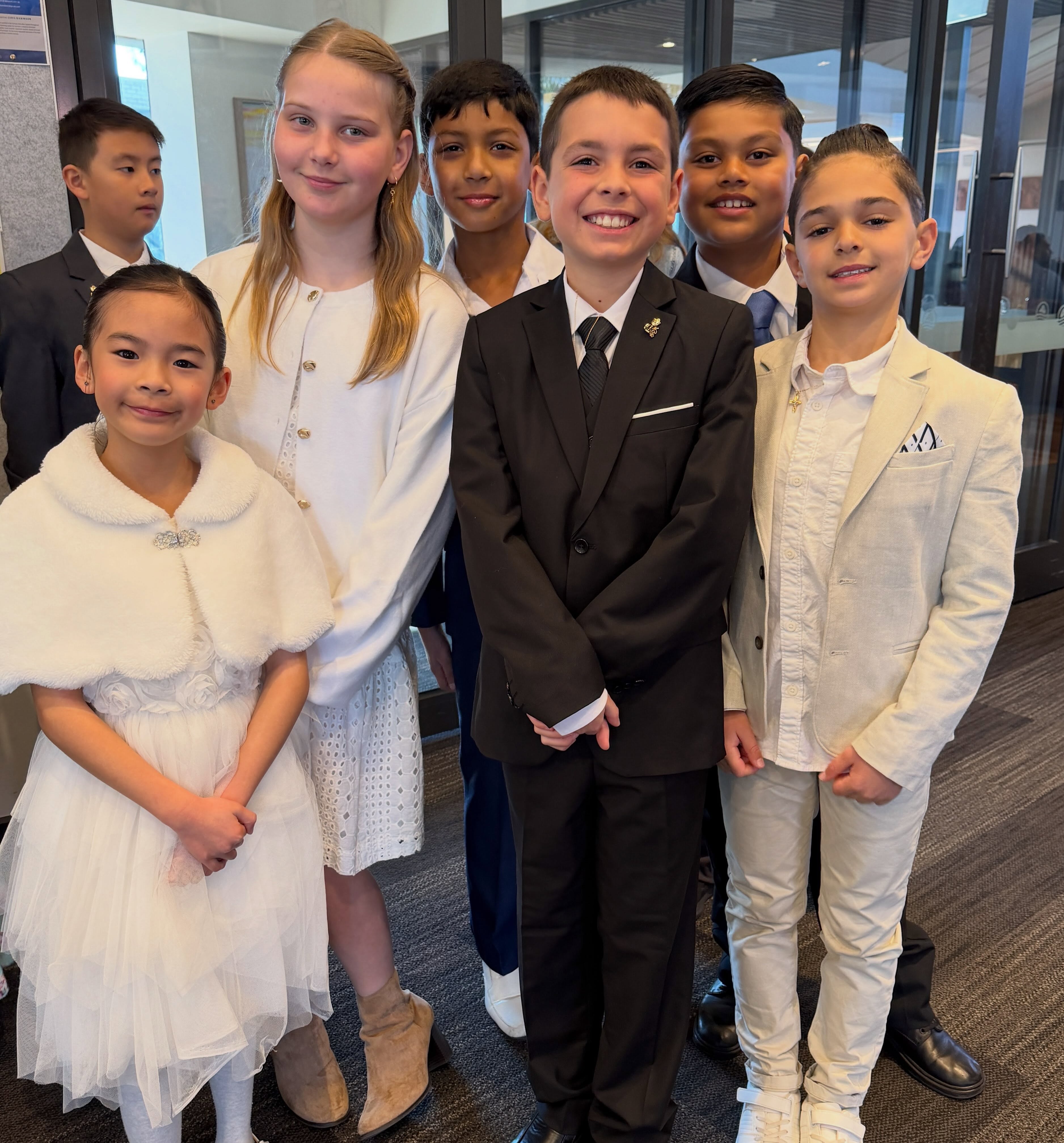 Recently, our Year Four children joyfully celebrated their First Eucharist. This day was filled with faith, love, and excitement as they took this important step in their Catholic faith journey. Their beautiful singing voices and their vibrant participation in the mass was a highlight of the celebration! 🎶⛪️
Congratulations to all of these children and their families! May God bless you abundantly on this very special occasion ✝️💙💛