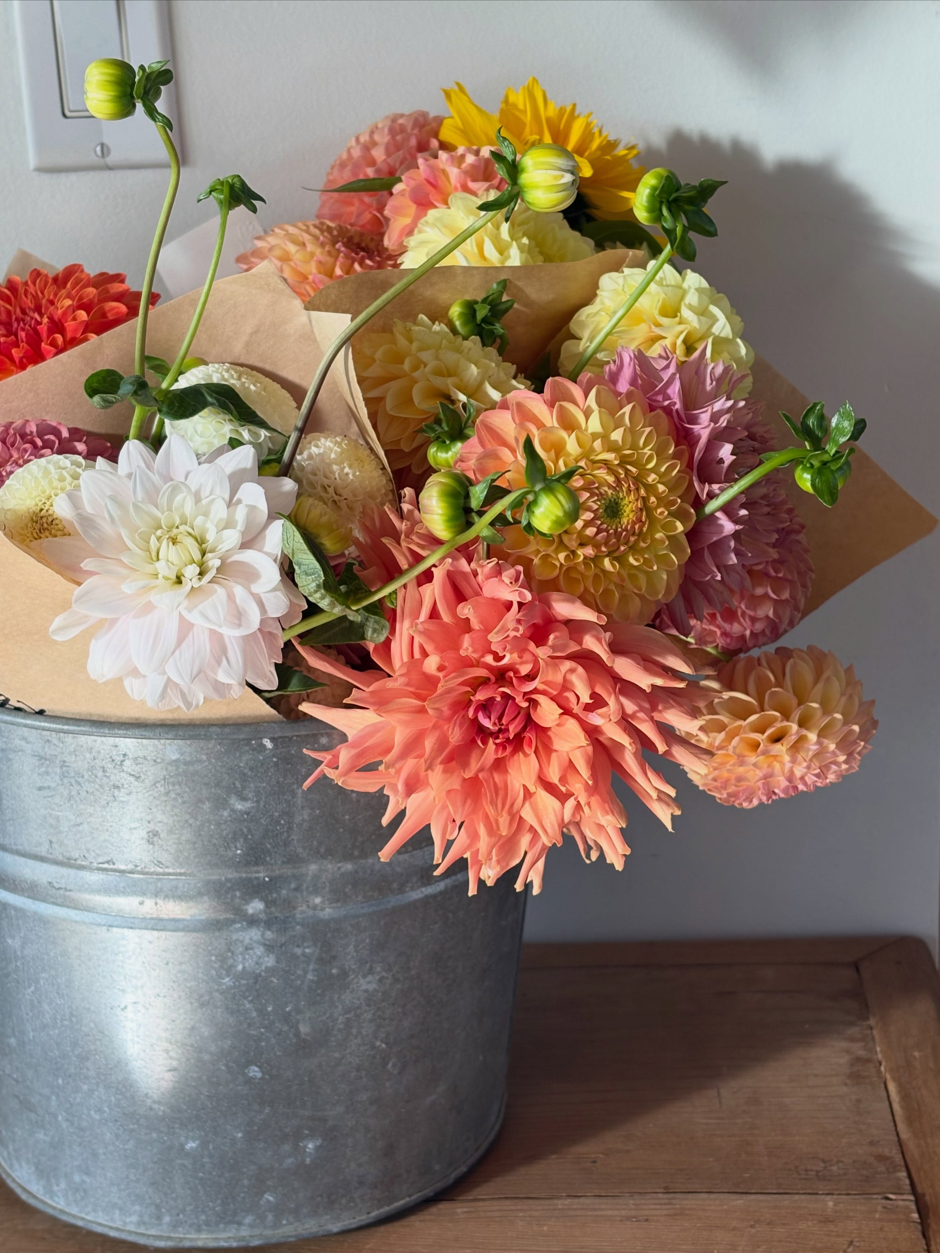 Start your week off w some @forgetmenot.flowerfarm bouquets ❤️
